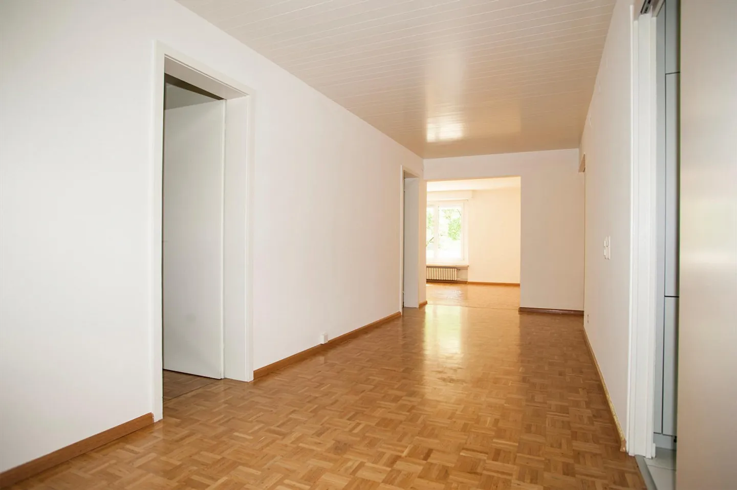 Spacious Family Apartment - Photo 2 of 8