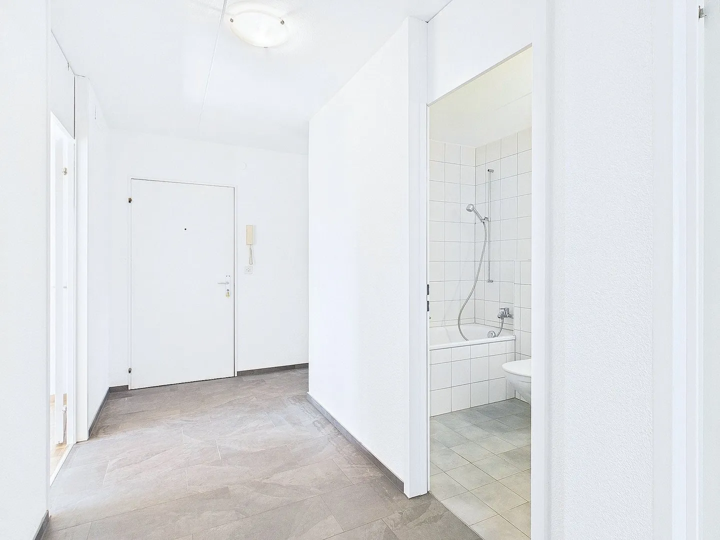 Appartement de 4 pièces dans un emplacement familial - Photo 4 sur 10