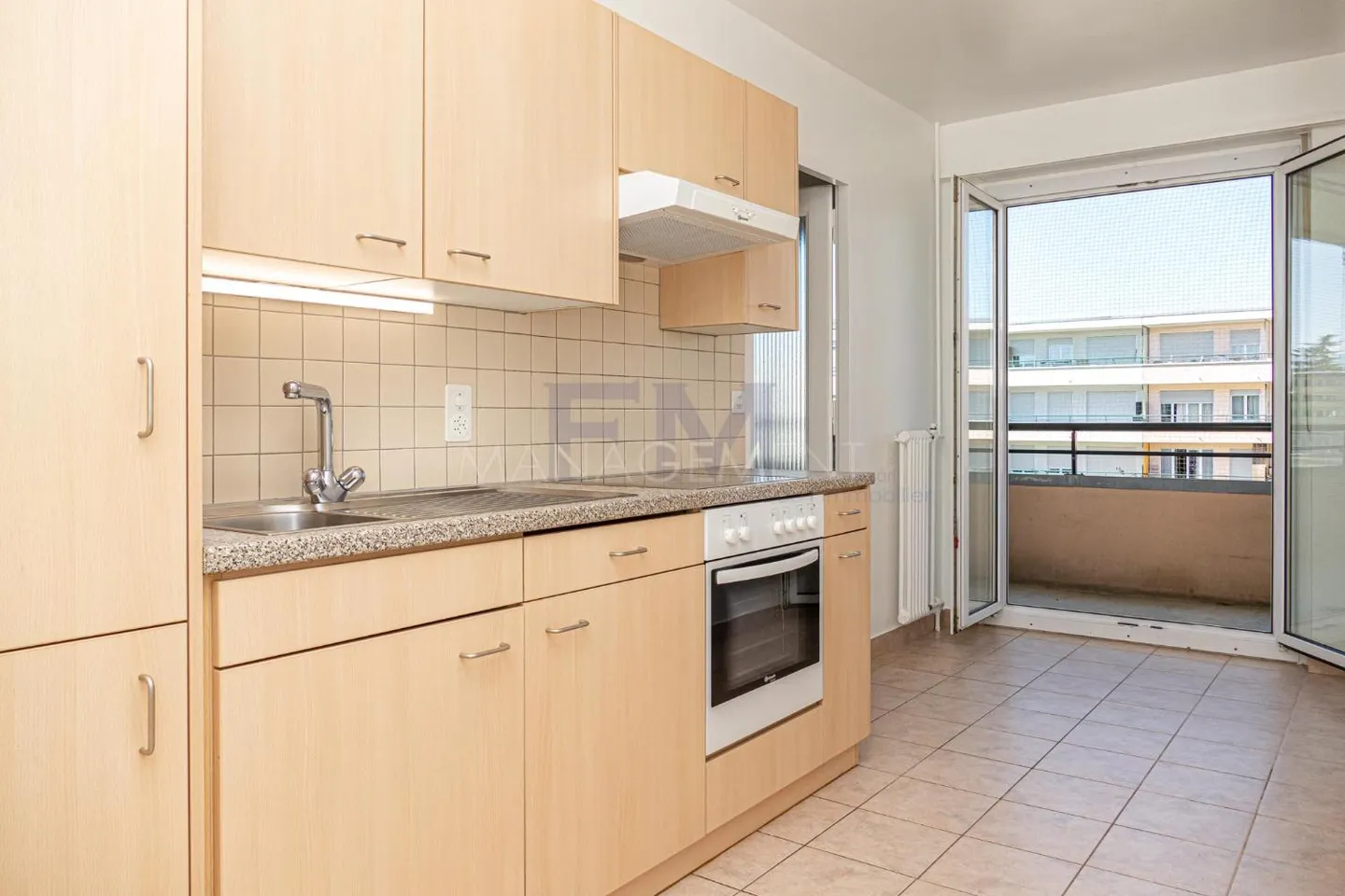 Bel appartement de 4 pièces - Photo 3 sur 8