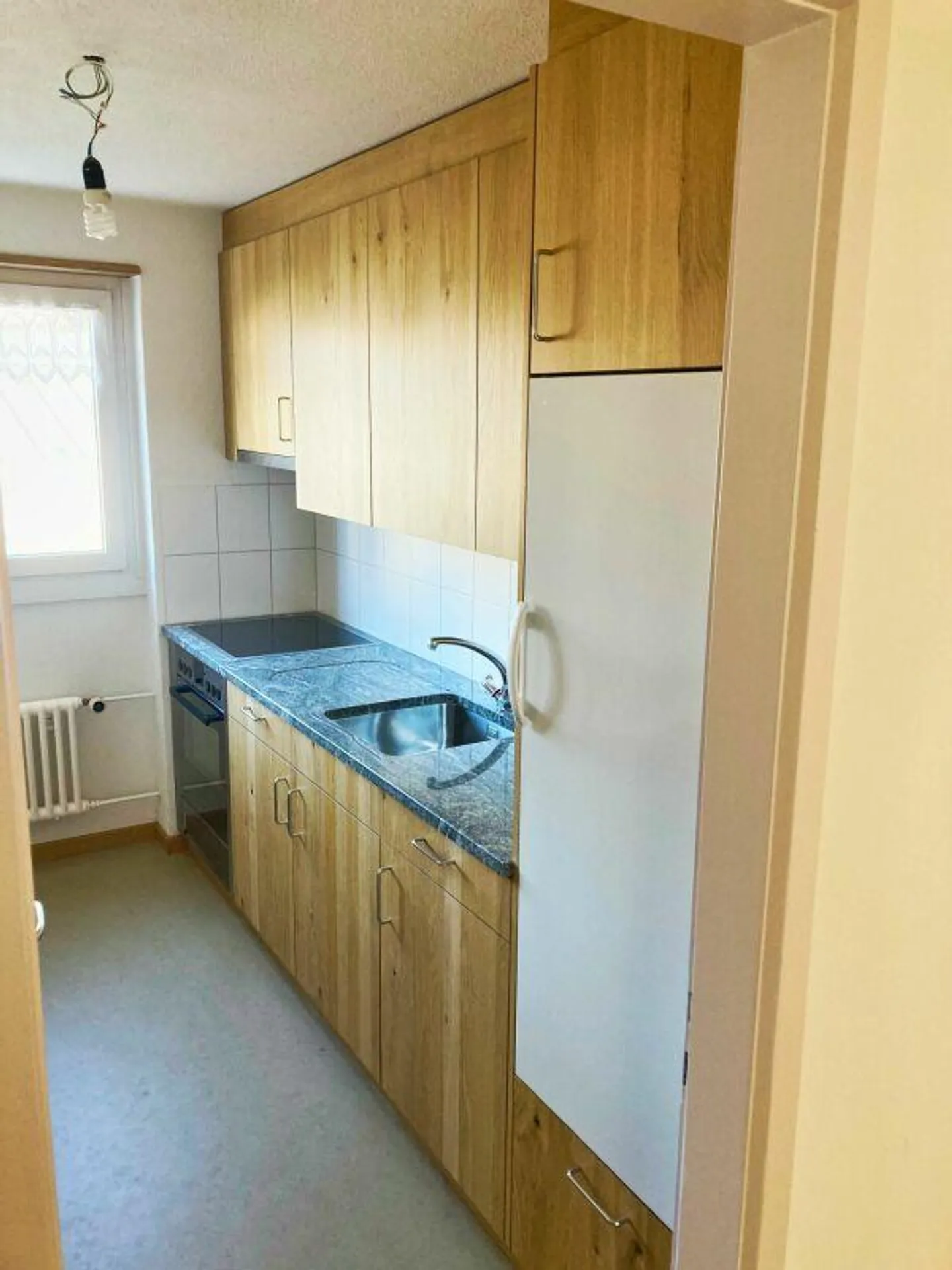 Appartement 3½ pièces partiellement rénové, situé au centre, dans un endroit calme - Photo 2 sur 5