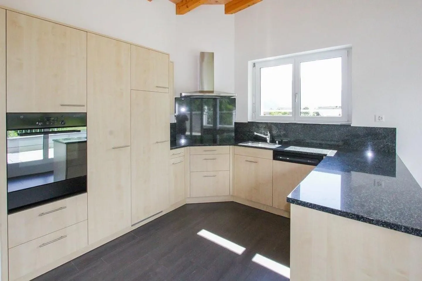 Beautiful attic apartment for rent - Photo 4 of 10