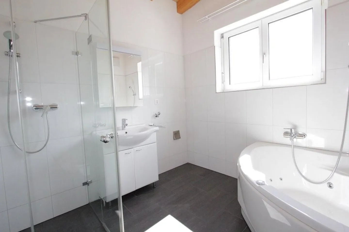 Beautiful attic apartment for rent - Photo 5 of 10