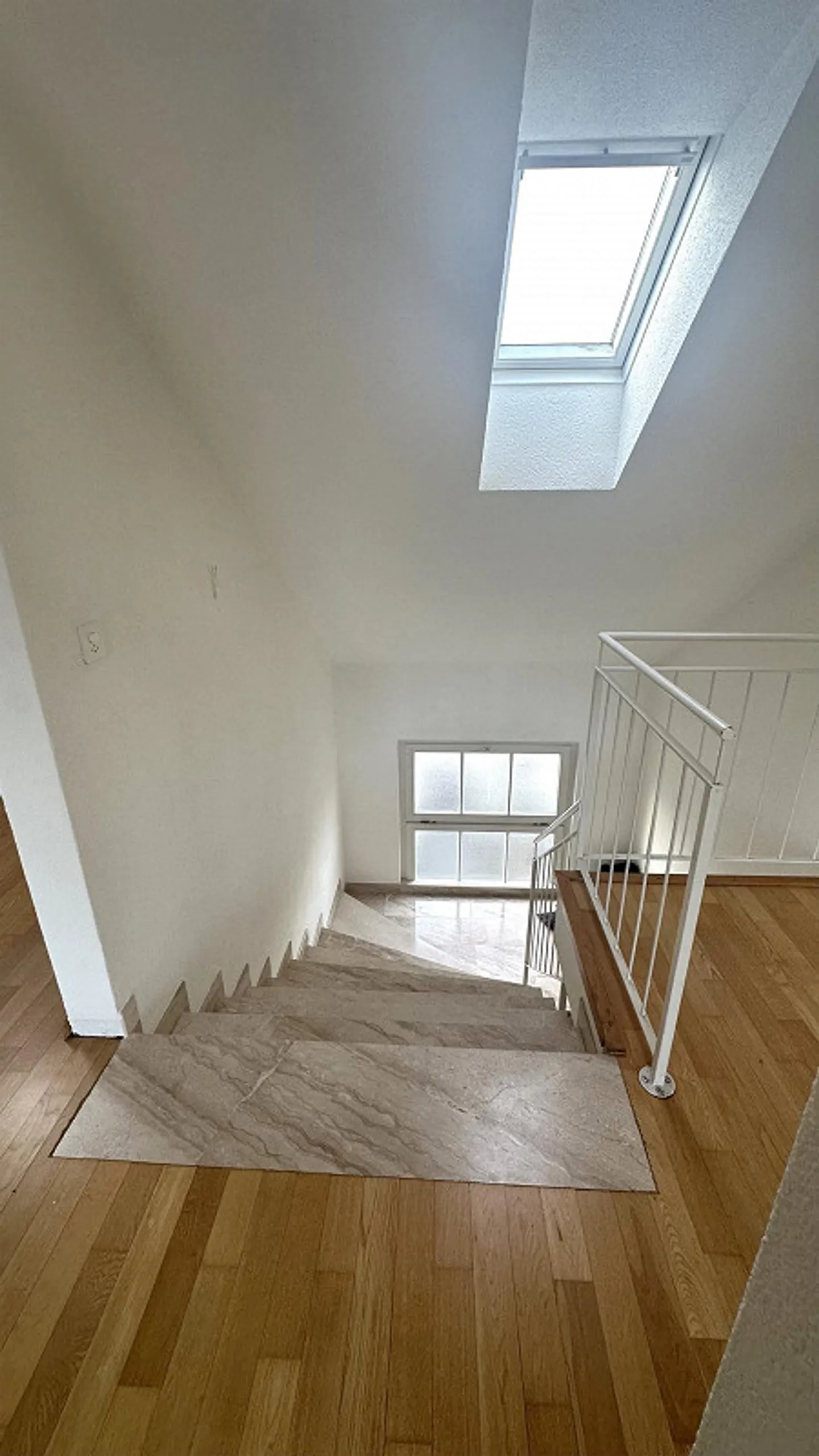 Large 3.5-room attic apartment in Allschwil - Photo 4 of 11