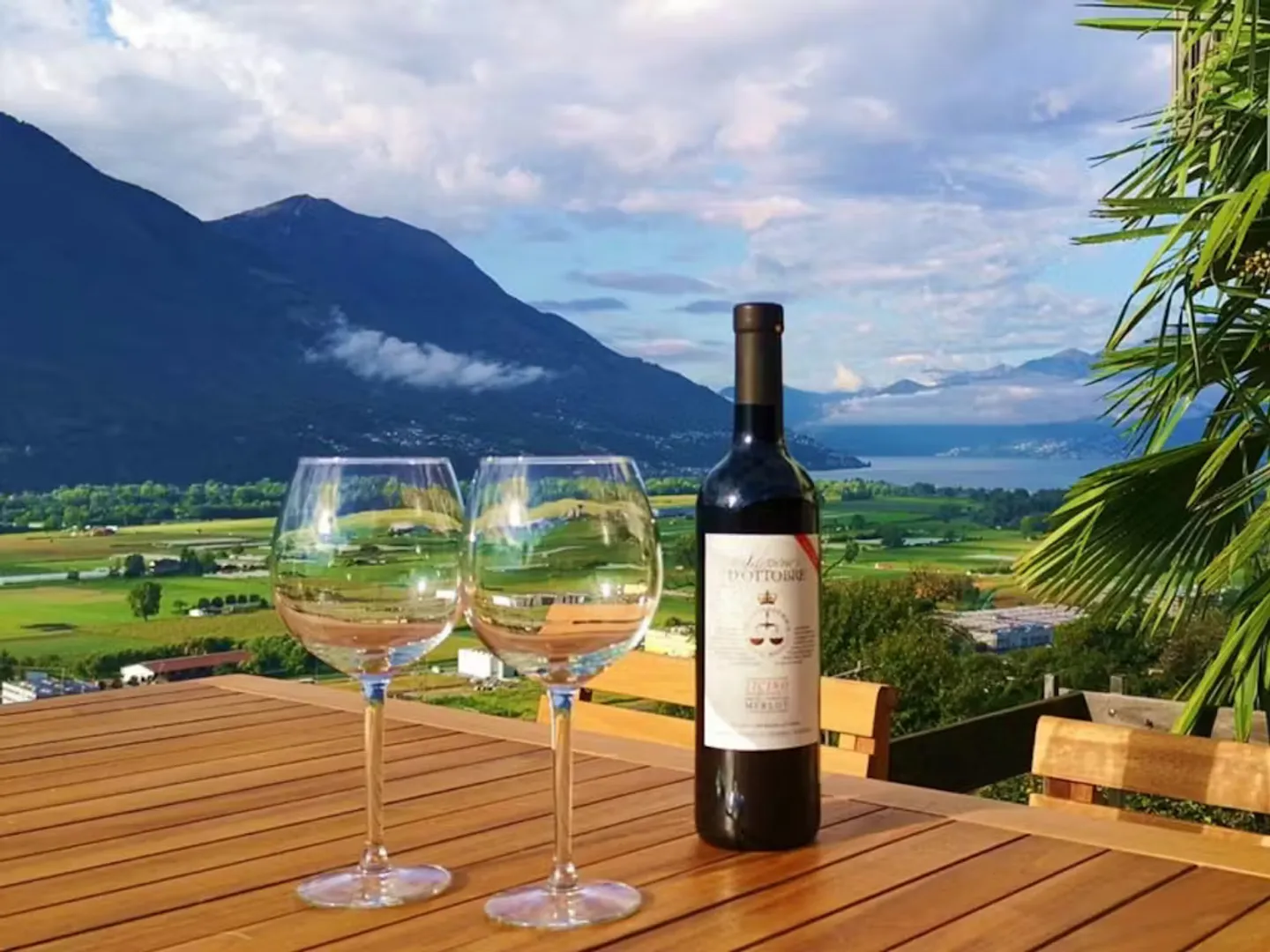 Chalet with Stunning Views - Photo 3 of 10