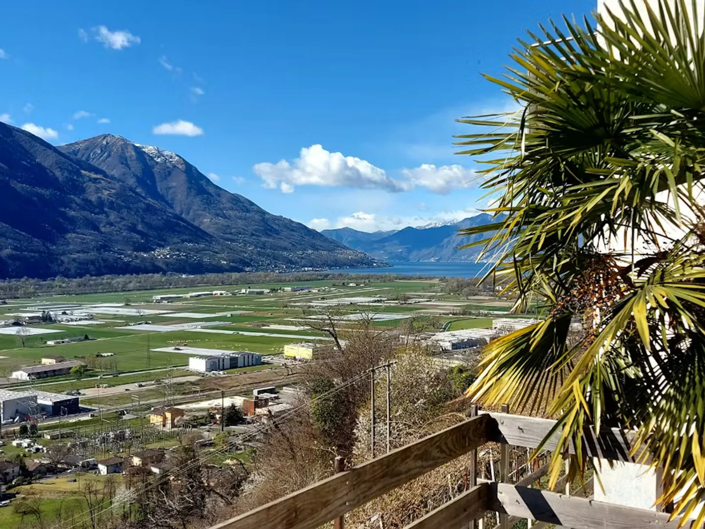 Chalet with Stunning Views - Photo 4 of 10