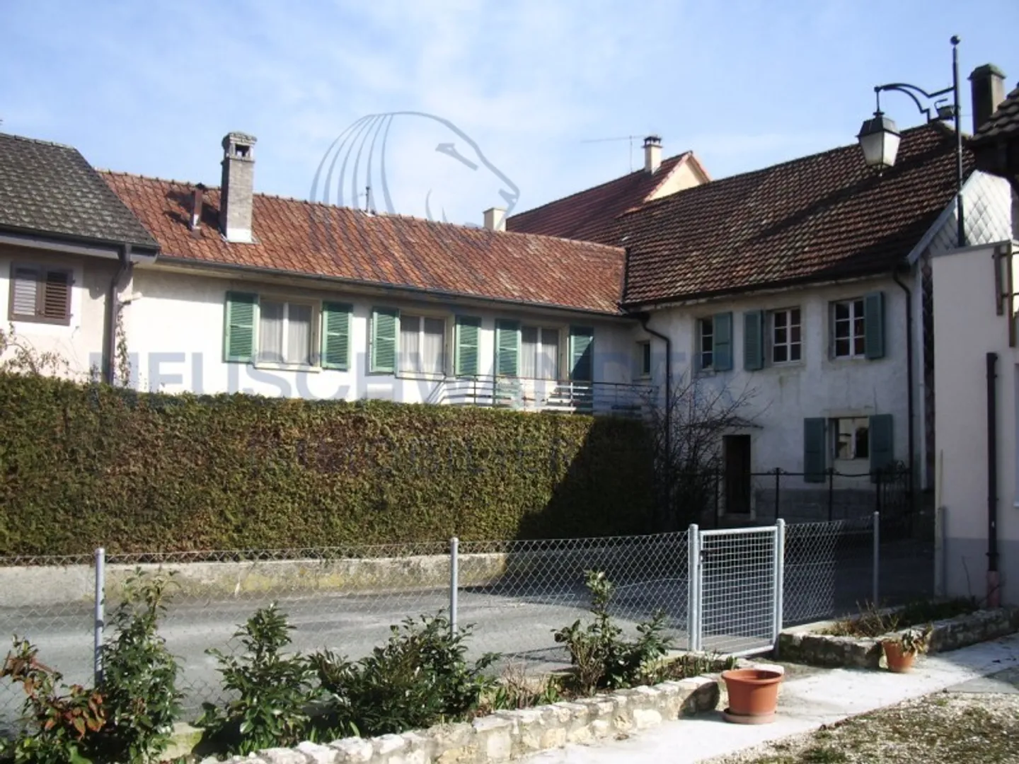 Large renovated building in the middle of the village in a quiet area. - Photo 3 of 15