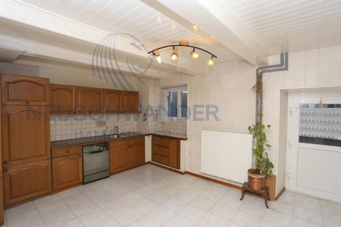 Large renovated building in the middle of the village in a quiet area. - Photo 5 of 15