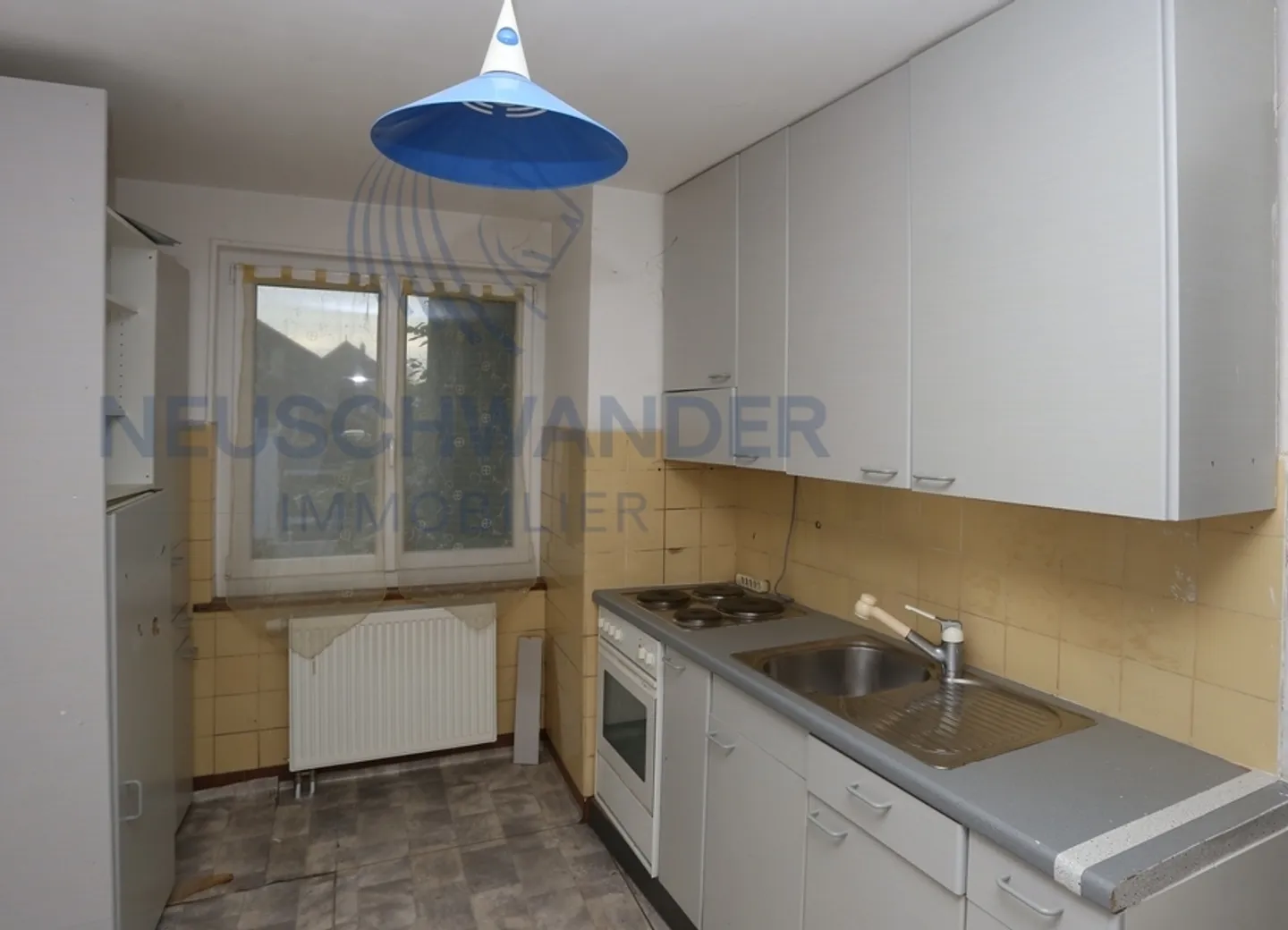 Large renovated building in the middle of the village in a quiet area. - Photo 6 of 15