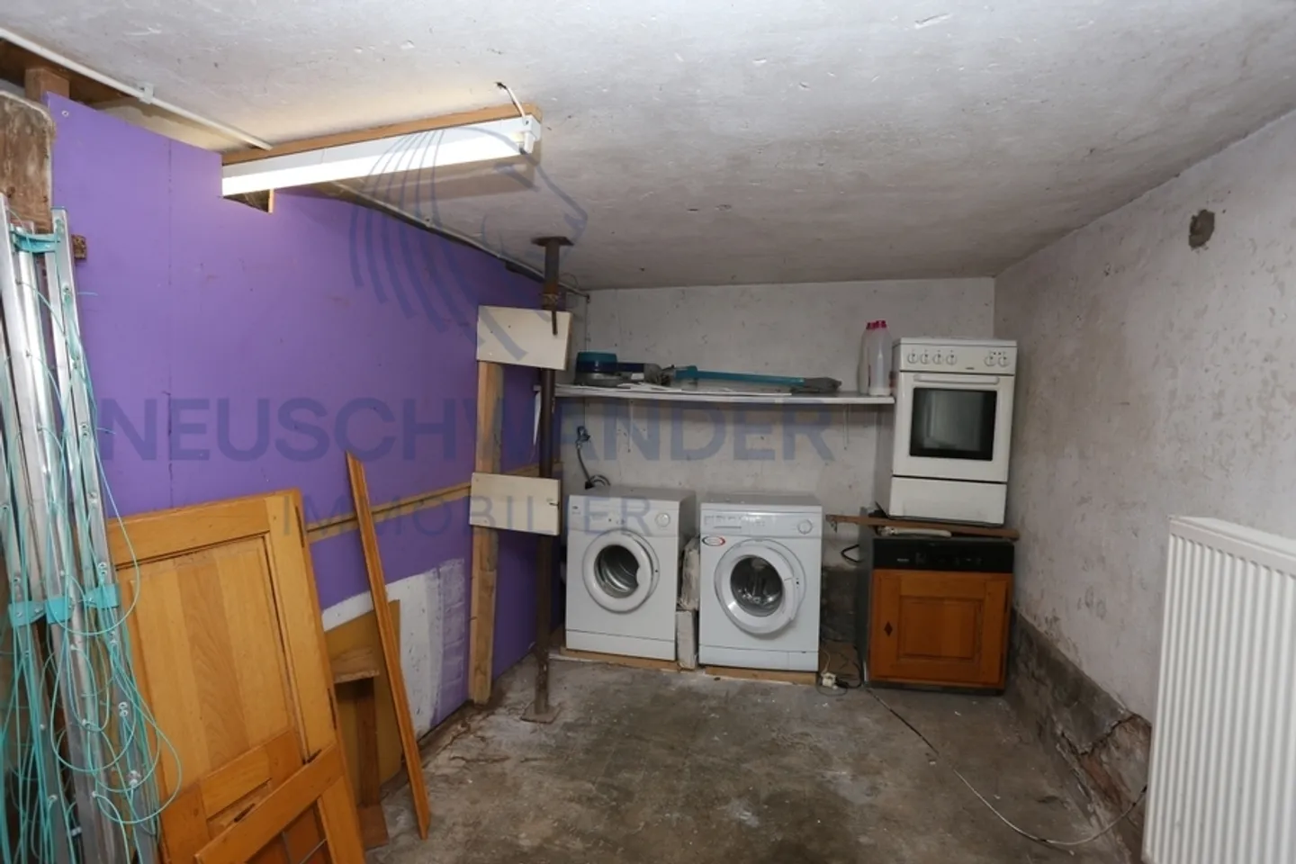 Large renovated building in the middle of the village in a quiet area. - Photo 13 of 15