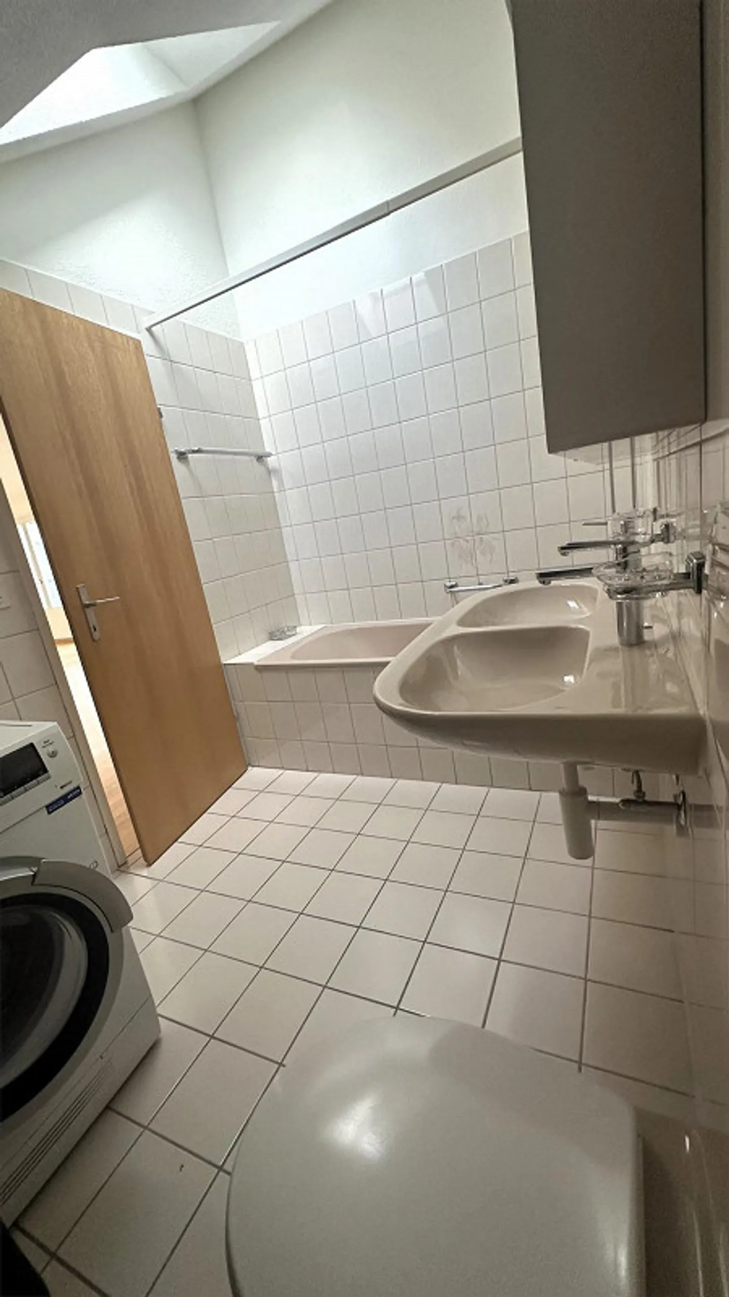 Large 3.5-room attic apartment in Allschwil - Photo 7 of 11