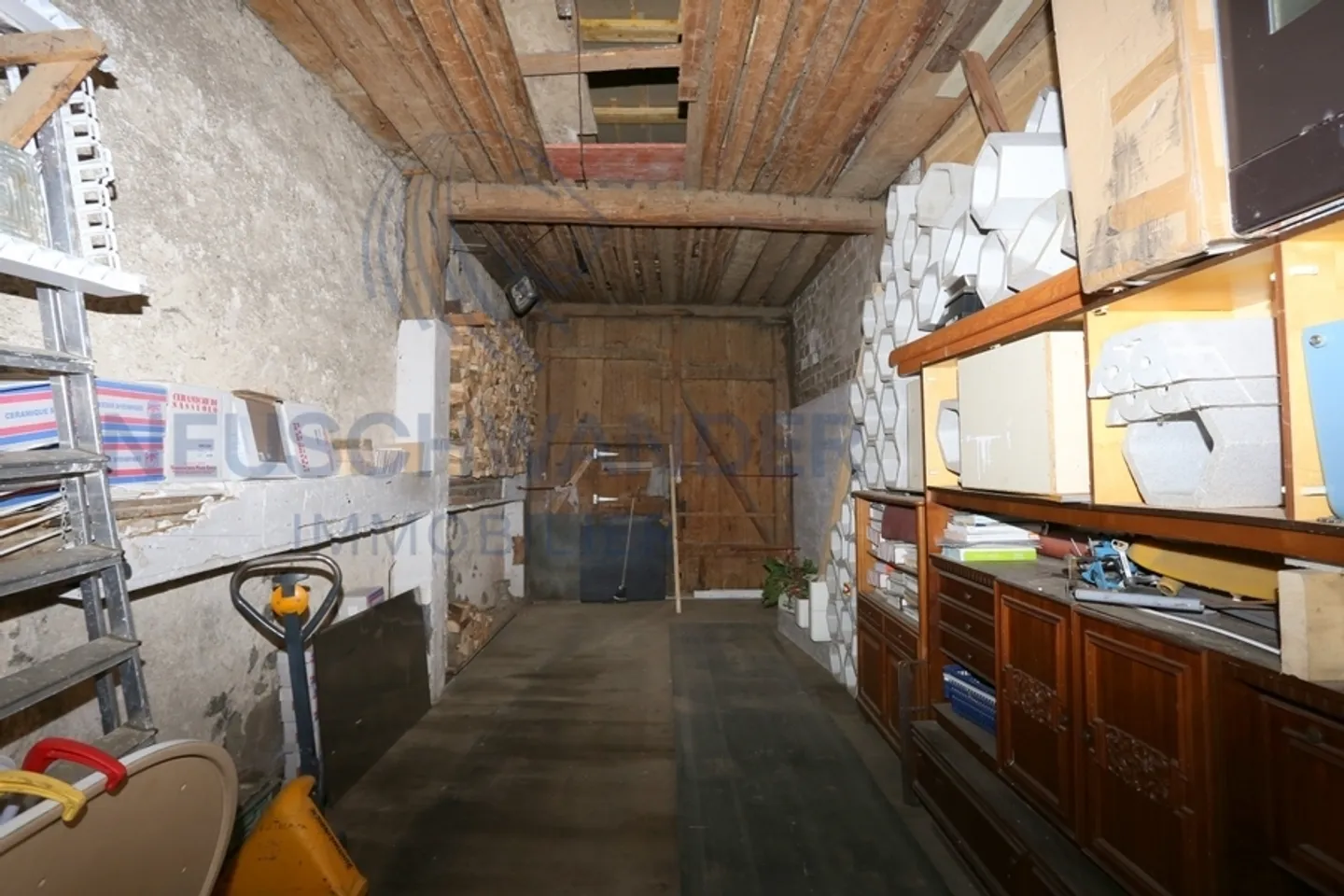Large renovated building in the middle of the village in a quiet area. - Photo 15 of 15