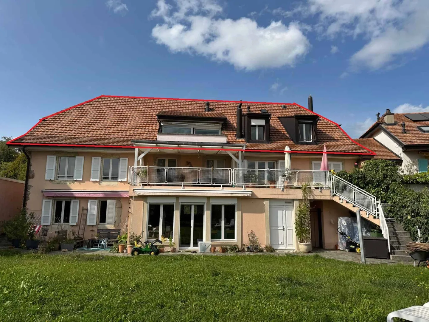 Penthouse avec 5,5 pièces, hauteur sous plafond élevée et jardin - Photo 11 sur 13