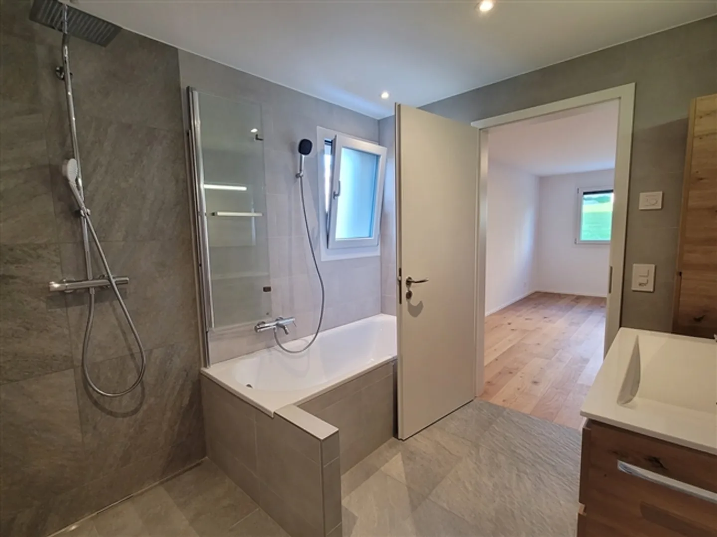 5.5 Rooms for Rent - Idyllic Location on the Heights of Mézières (FR) - Photo 8 of 13