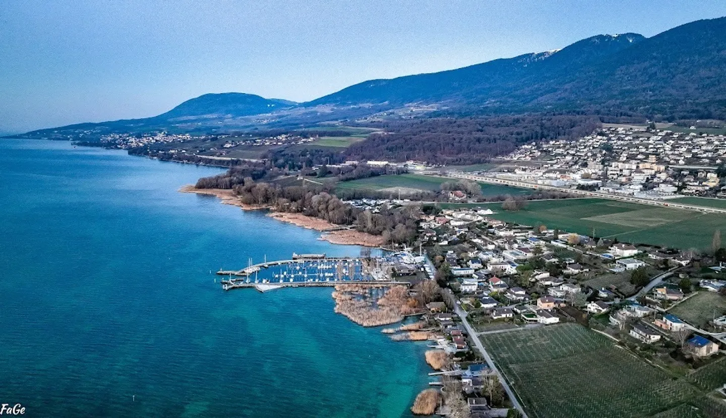Maison individuelle avec architecture moderne - 4,5 pièces avec jardin et terrasse - Photo 1 sur 4