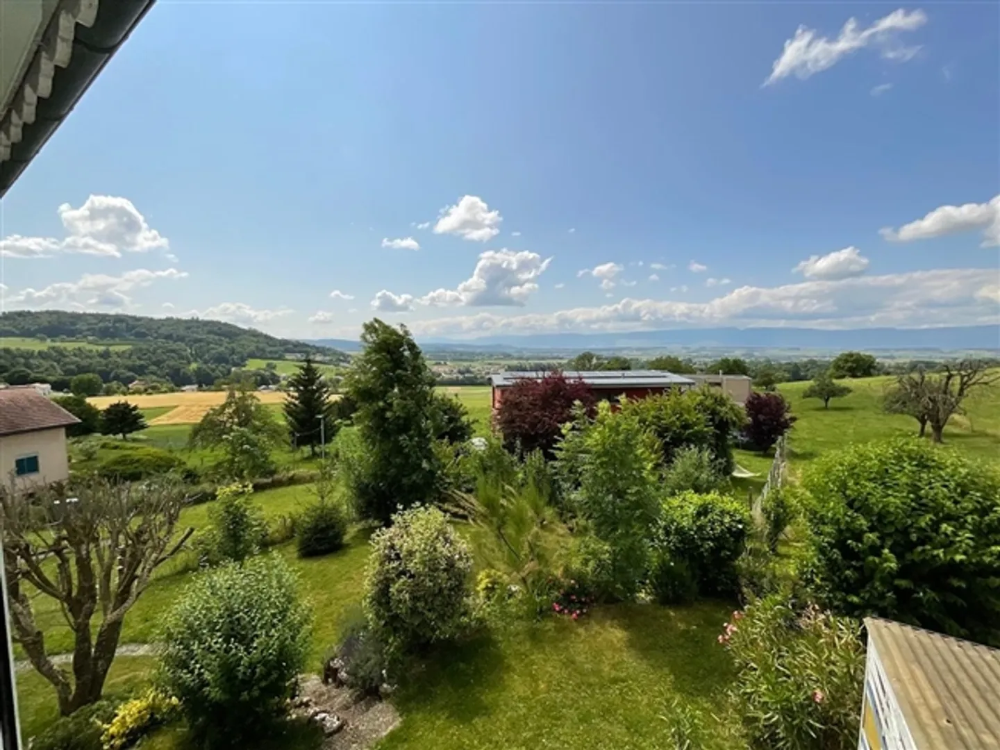 Large single-family house 325 m2, divided into two apartments. - Photo 2 of 13