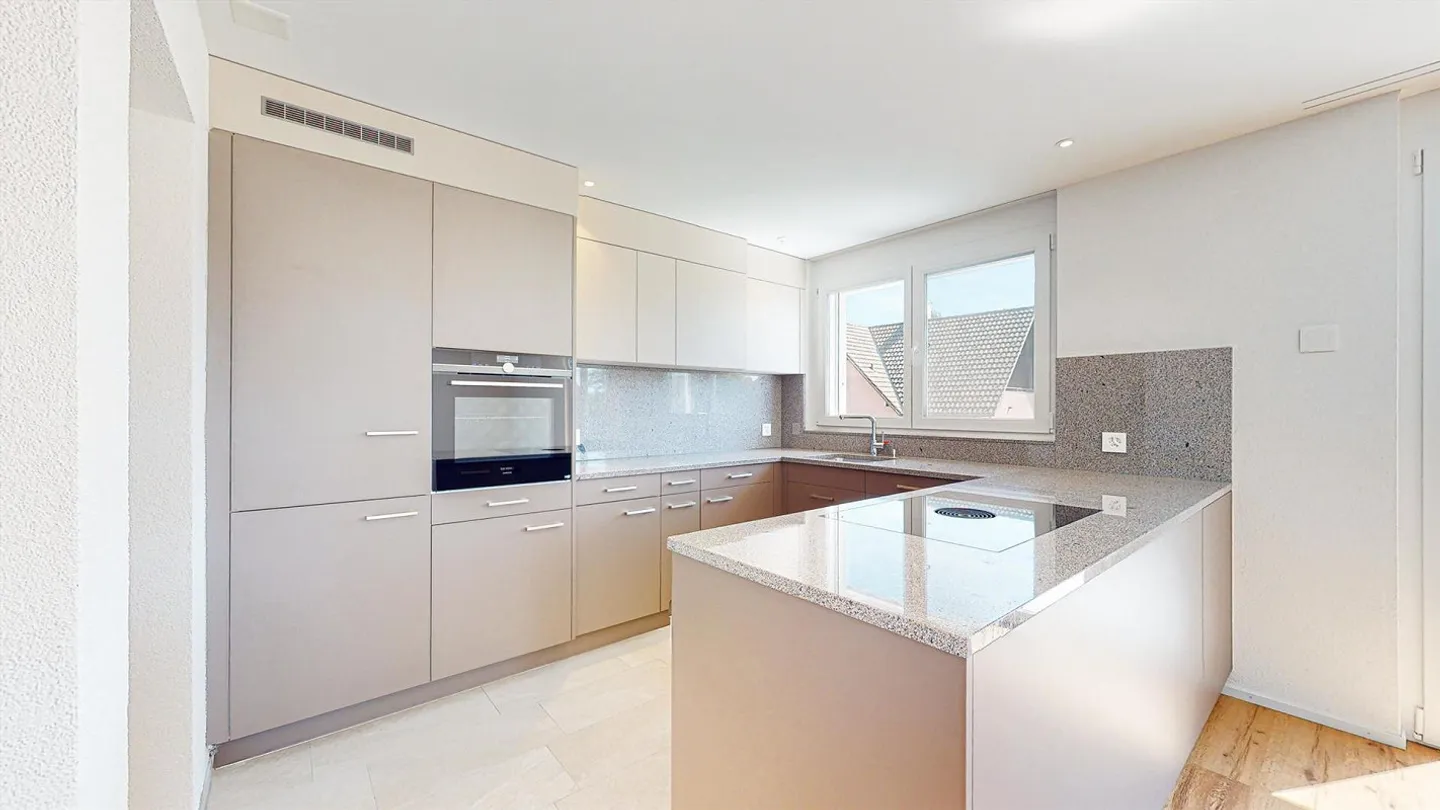 Appartamento al piano terra soleggiato in sviluppo moderno! - Foto 1 di 10