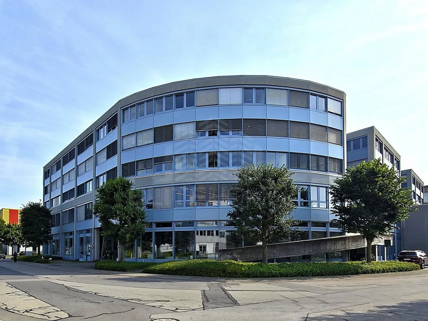 «VIELSEITIGE BÜROFLÄCHE - BEI BEDARF BEREITS AB 225 m²» - Foto 1 von 7