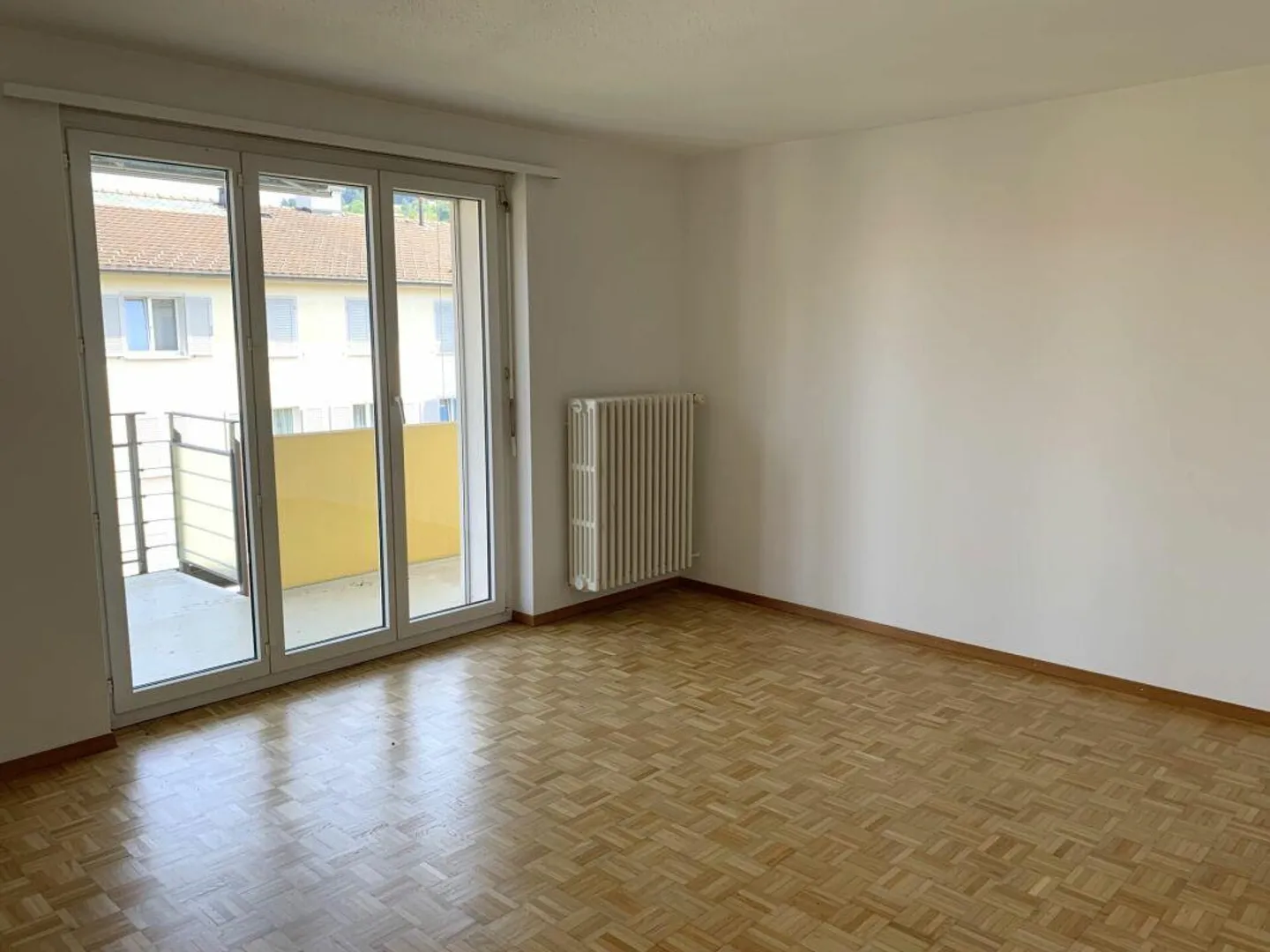 The perfect apartment with a modern kitchen, a cozy balcony... - Photo 4 of 16