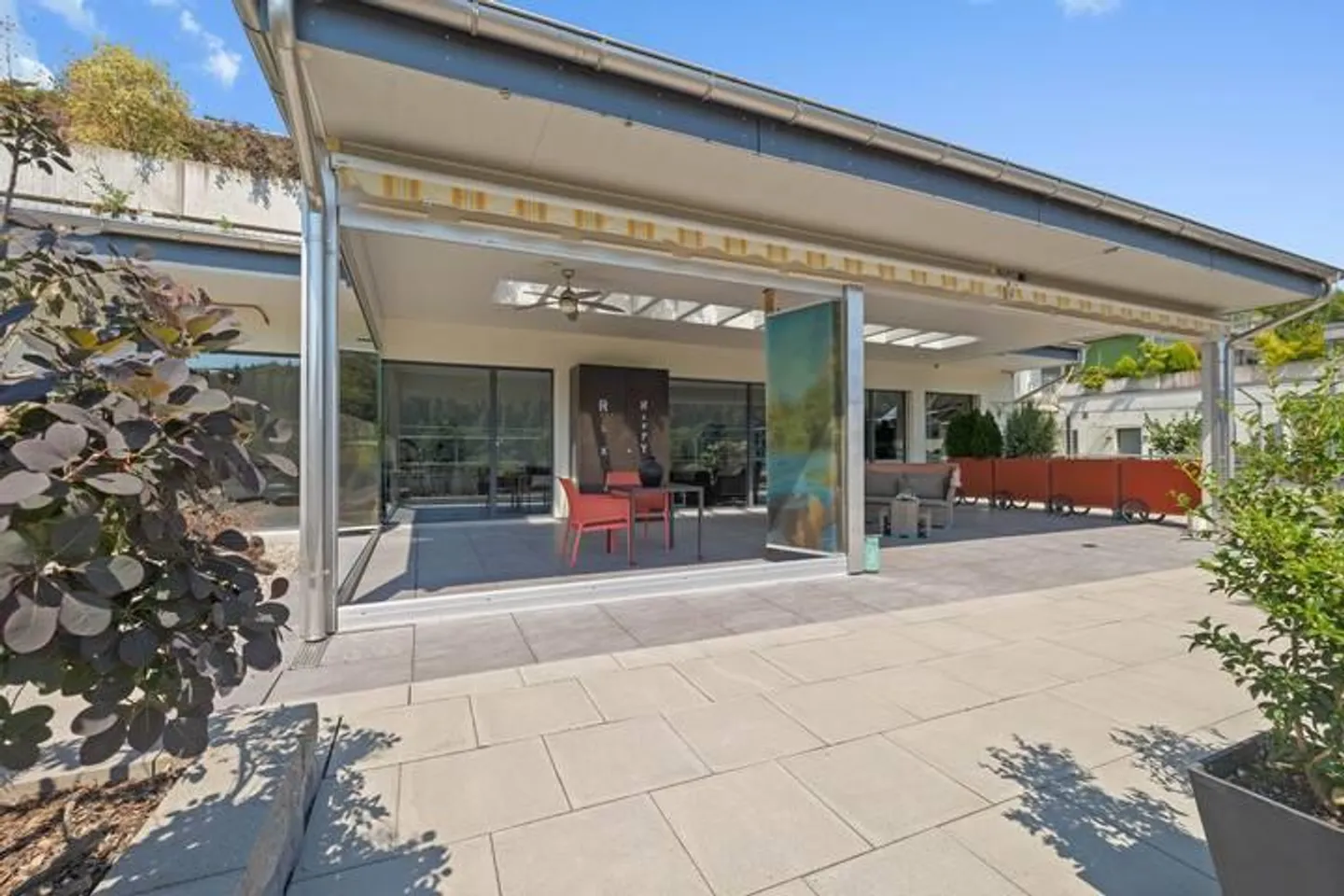 Noble Terrace Spectacle - Photo 7 of 8