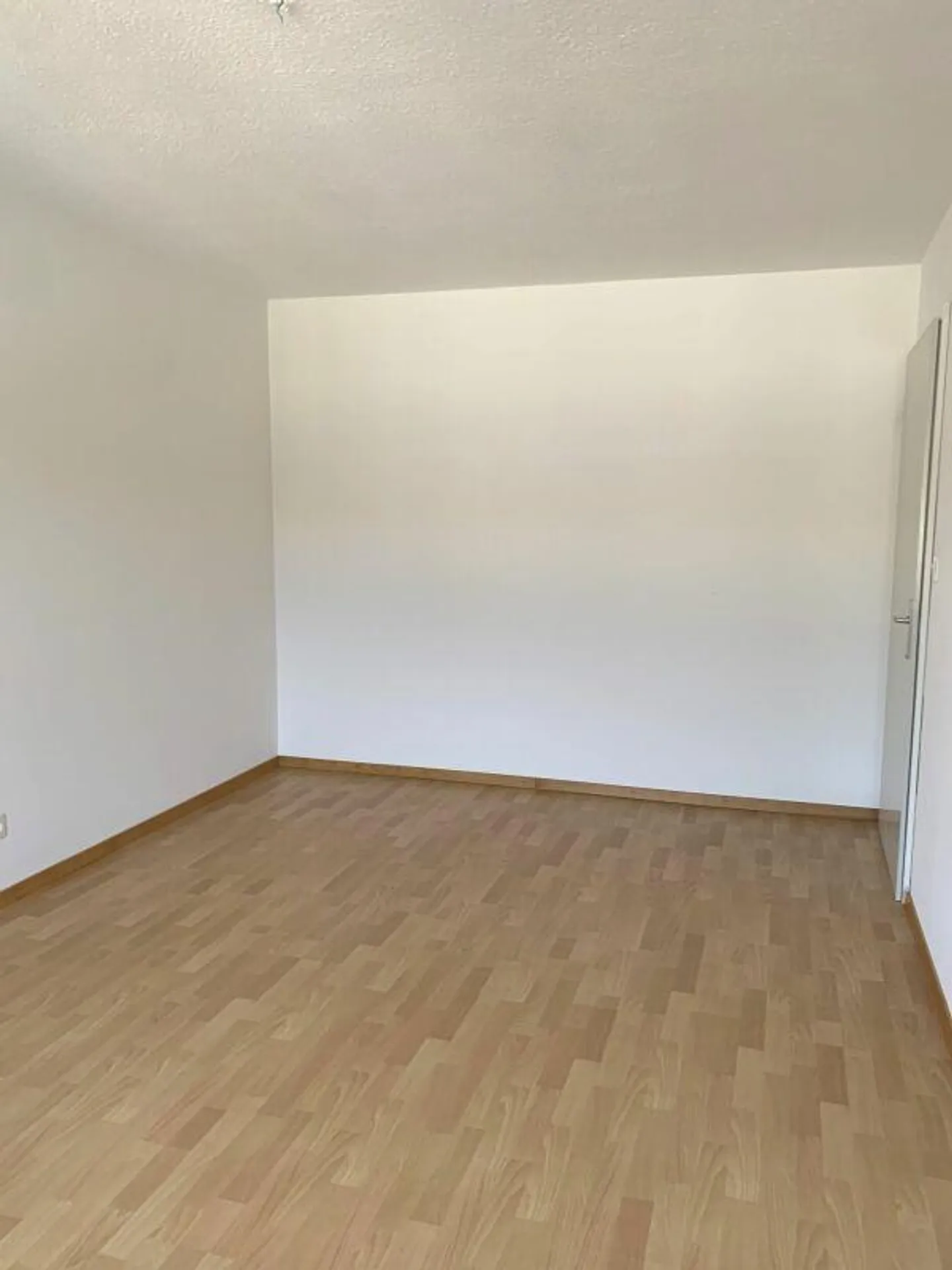 The perfect apartment with a modern kitchen, a cozy balcony... - Photo 13 of 16