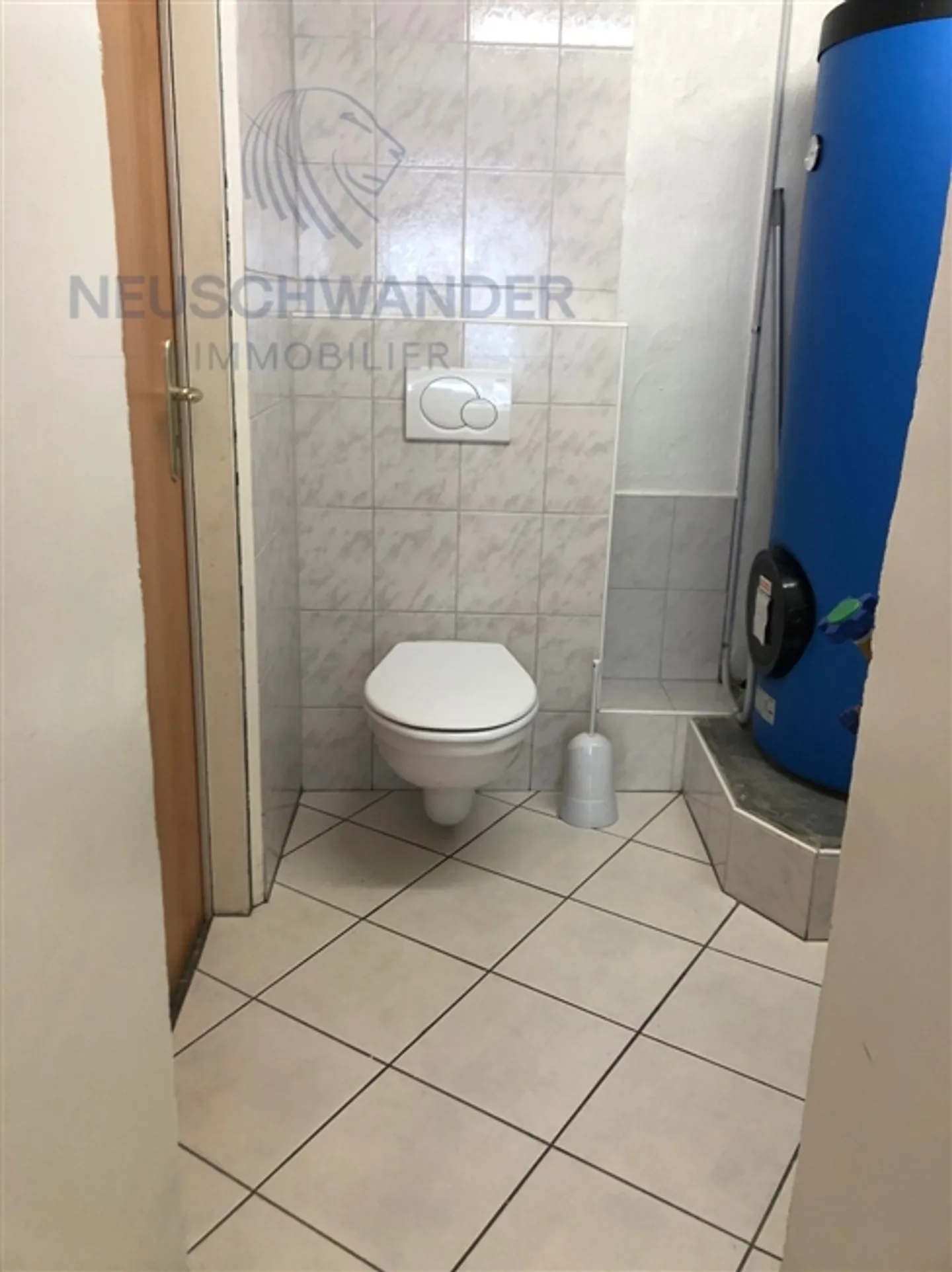 Zone commerciale avec grande vitrine et toilettes - Photo 4 sur 4