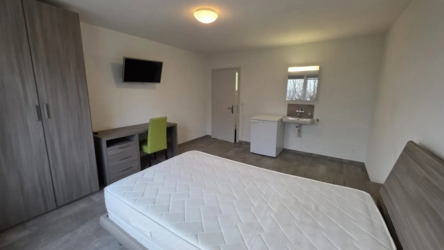 Single Room for Rent in St-Blaise - Photo 1 of 6