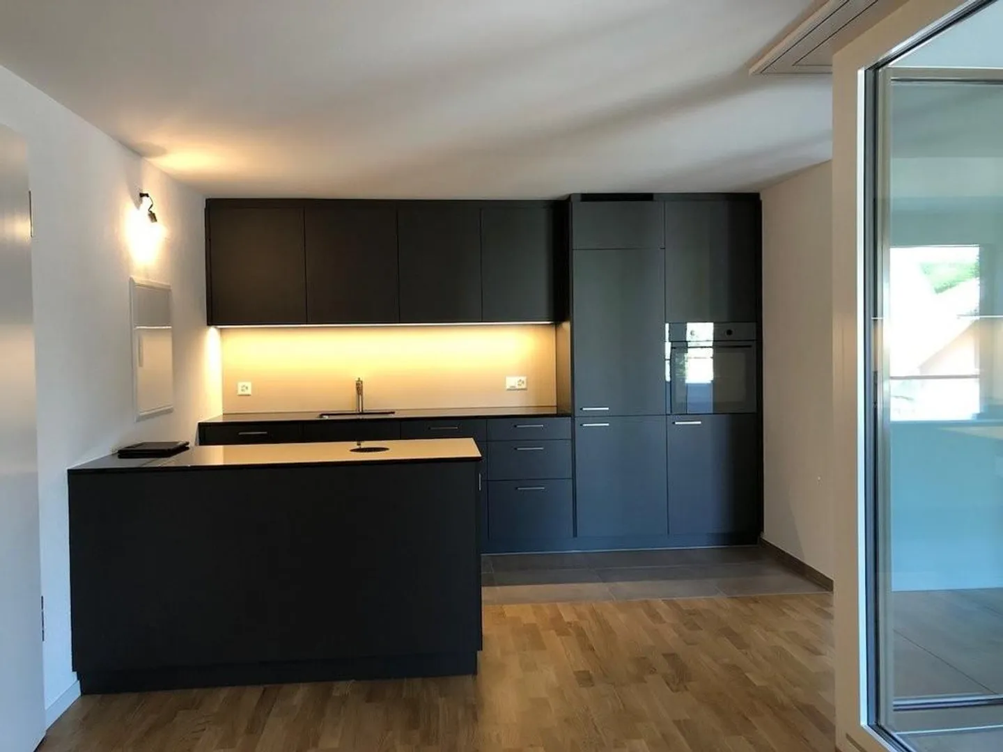 Appartamento centrale e spazioso con 2 camere alla stazione, Alchenflüh - Foto 2 di 8