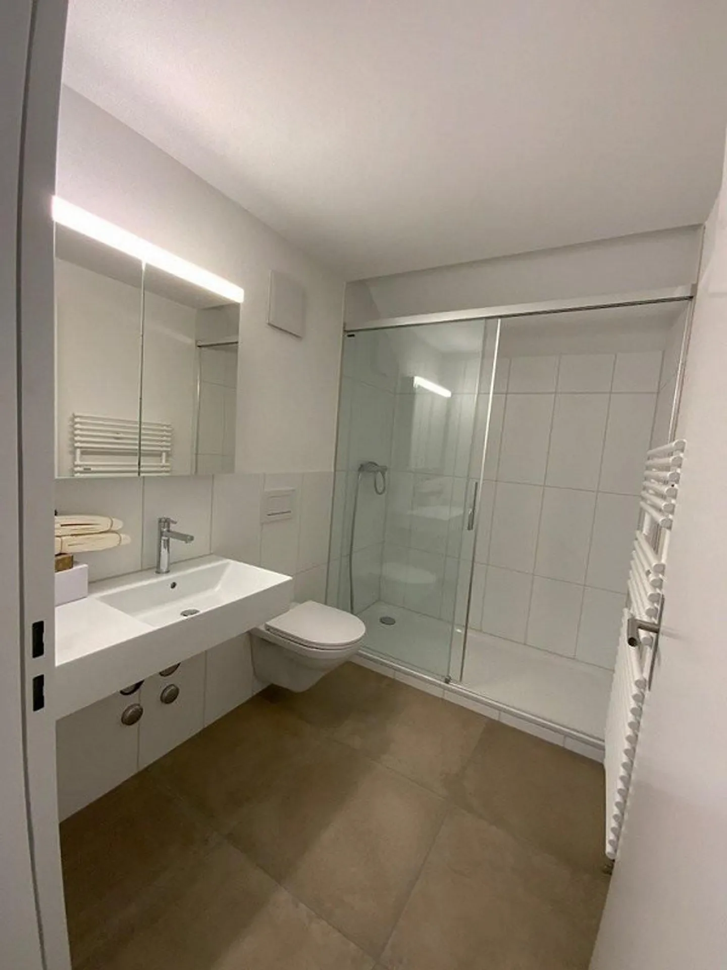 Appartamento centrale e spazioso con 2 camere alla stazione, Alchenflüh - Foto 7 di 8