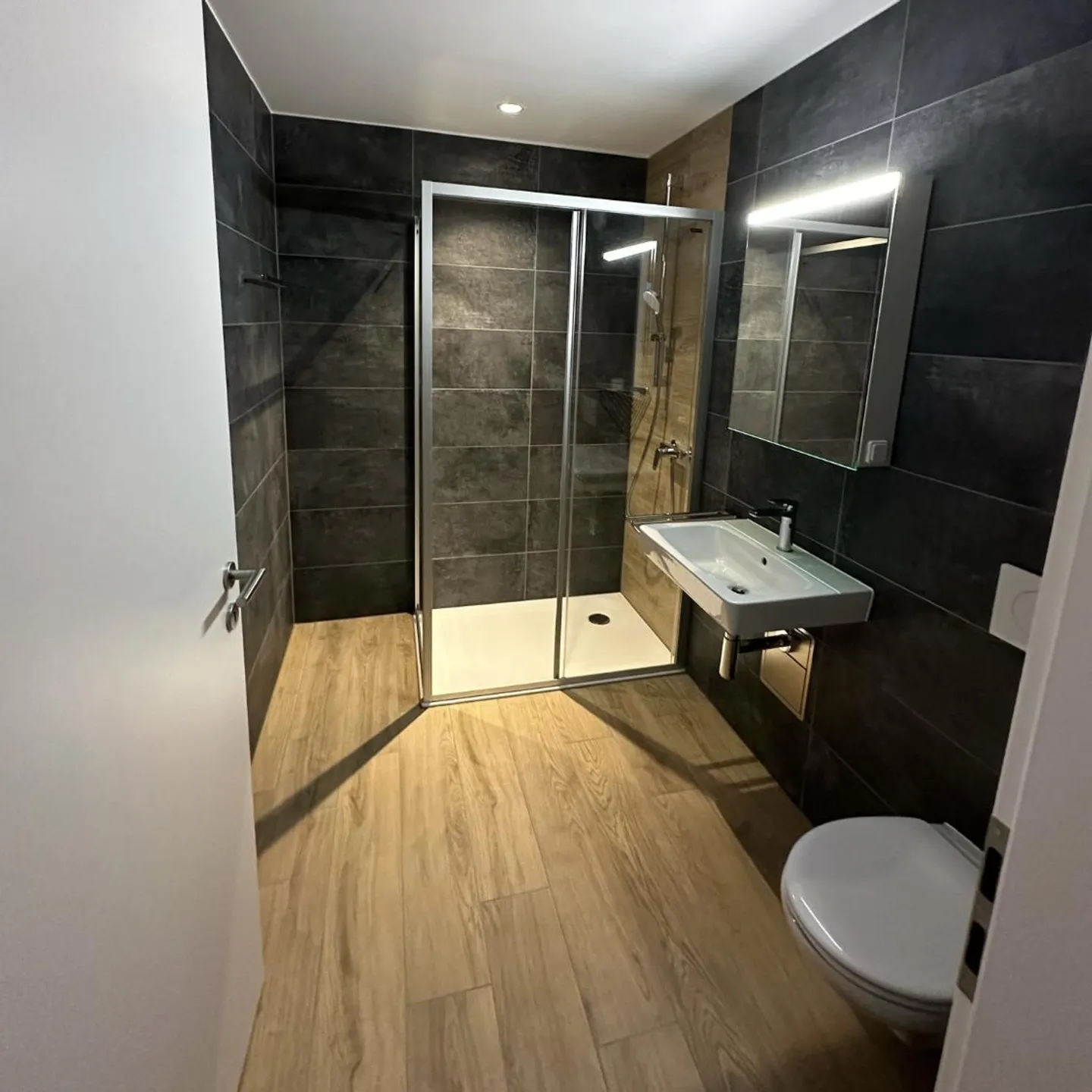 05412 - Wohnung 4,5 Zimmer - IMP. CHAMP-RIOND 2 - MATRAN - Foto 8 von 9