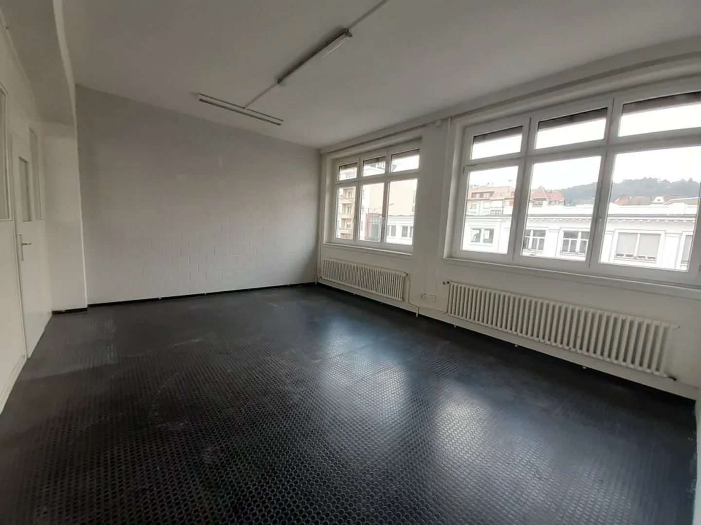 01850 - Appartement Locaux - Léopold-Robert 105 - La Chaux-de-Fonds - Photo 1 sur 7