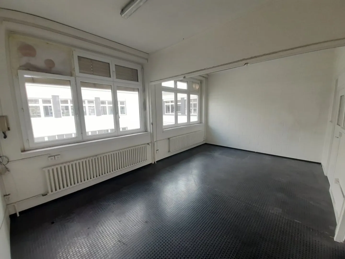 01850 - Appartement Locaux - Léopold-Robert 105 - La Chaux-de-Fonds - Photo 2 sur 7