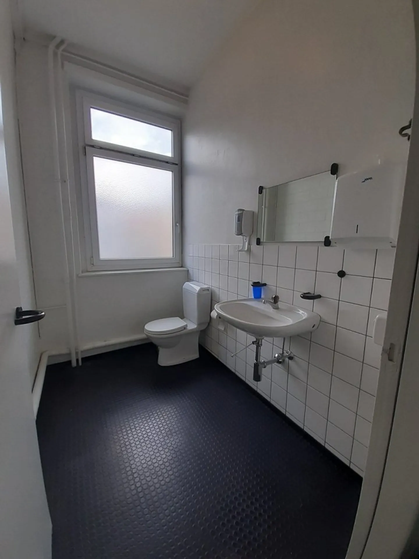 01850 - Appartement Locaux - Léopold-Robert 105 - La Chaux-de-Fonds - Photo 3 sur 7