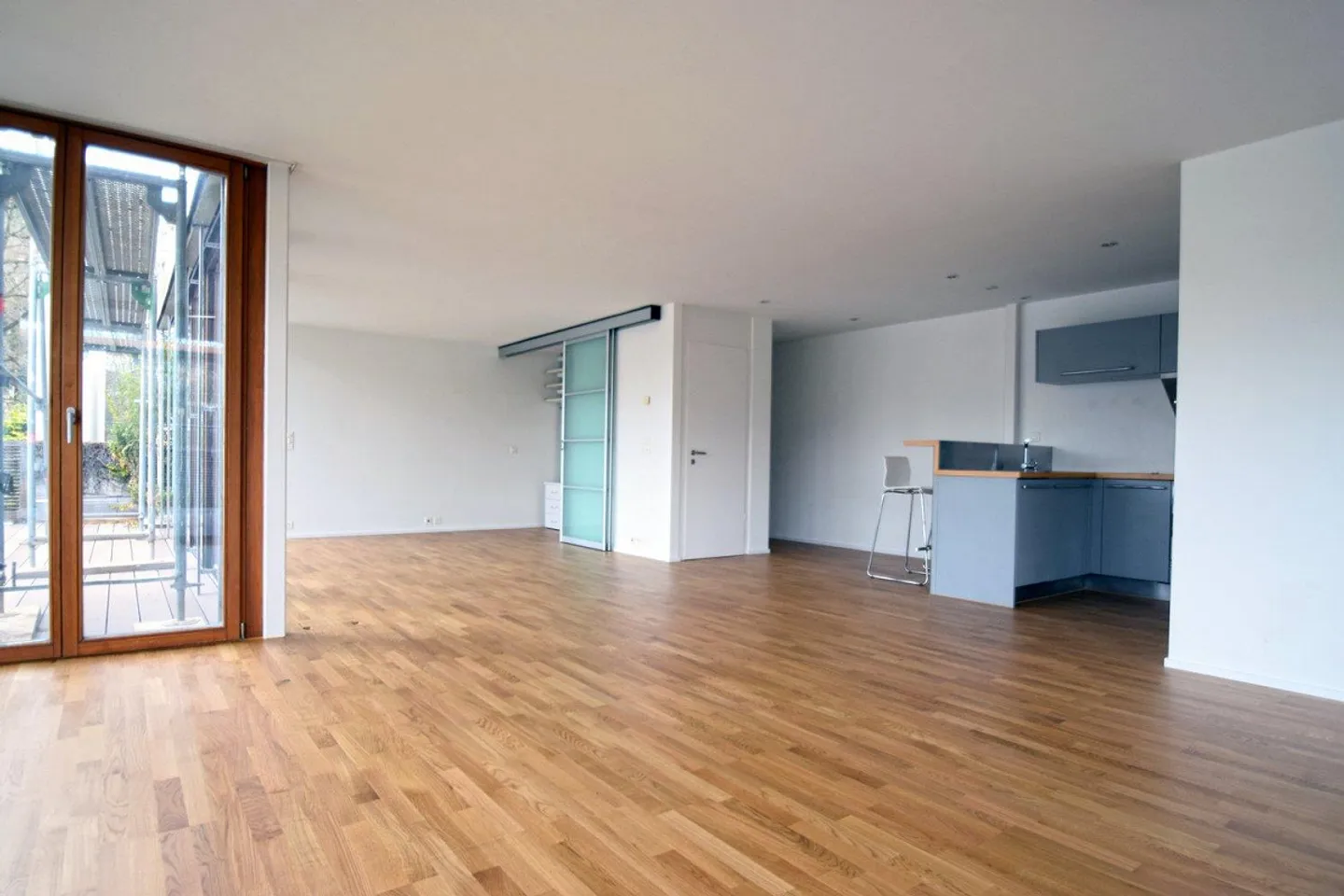 Appartamento Loft Elegante con Terrazza sul Tetto e Vista sull'Aare ad Altenberg - Foto 4 di 12