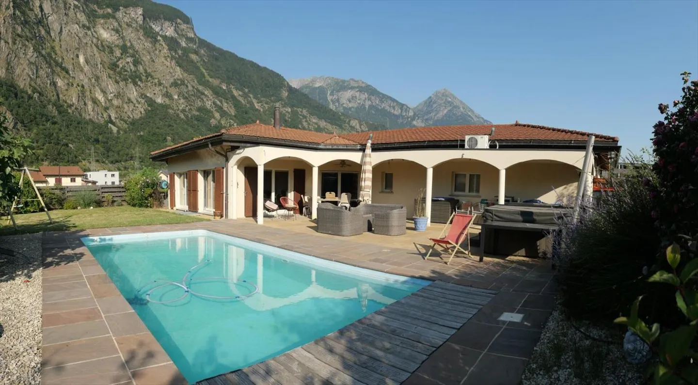 Villa 6,5 Zimmer - Foto 2 von 13