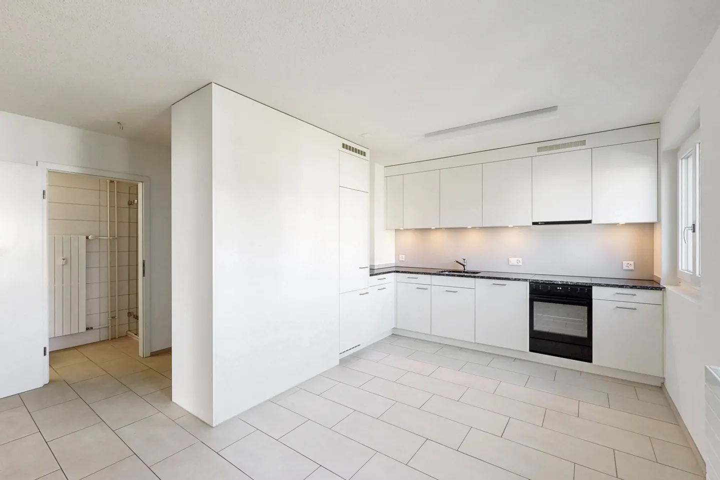 2.5 Room Apartment - Photo 2 of 7