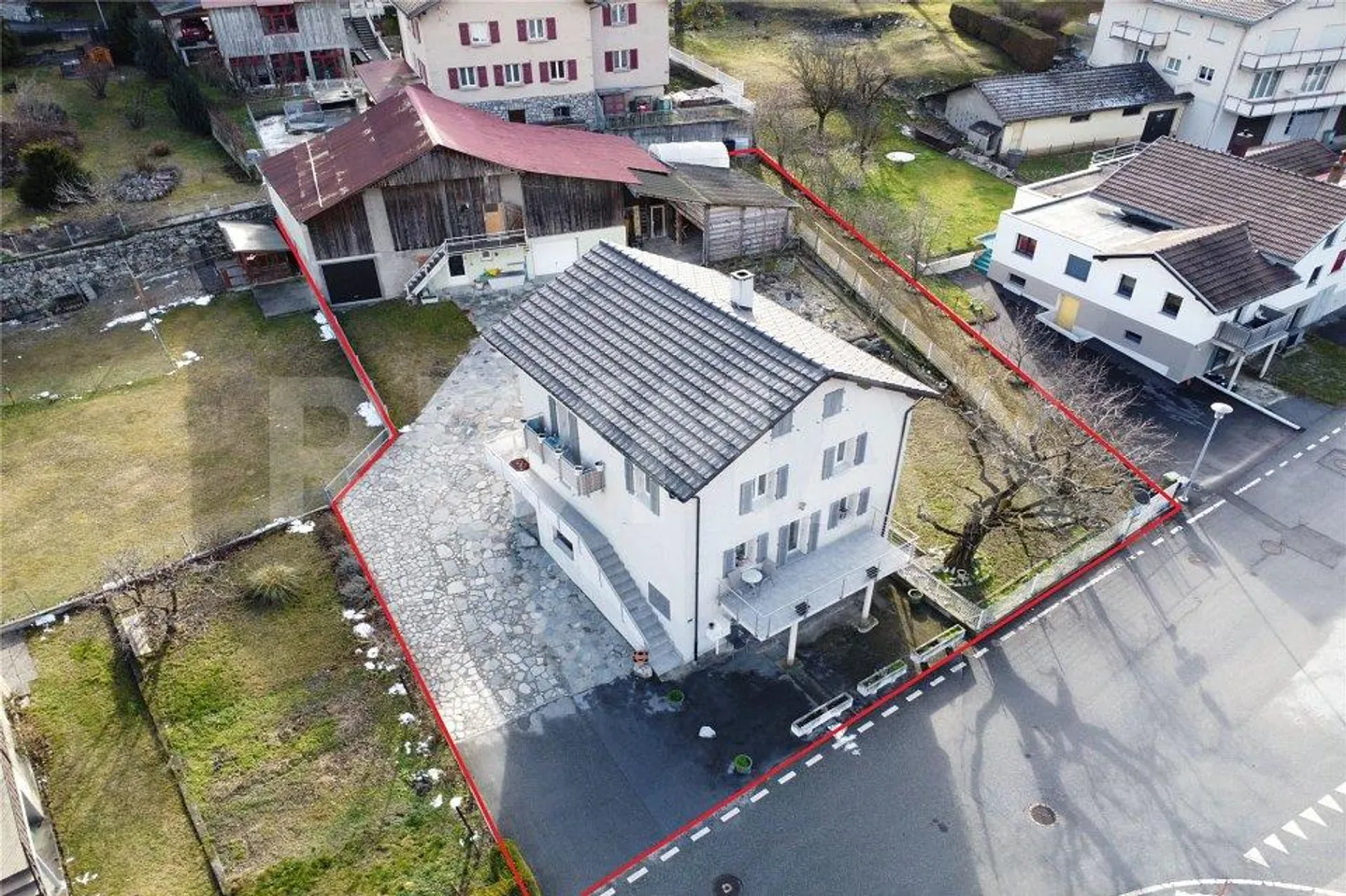 Mehrfamilienhaus und Ökonomiegebäude mit vielen Nutzungsmöglichkeit... - Foto 2 von 13