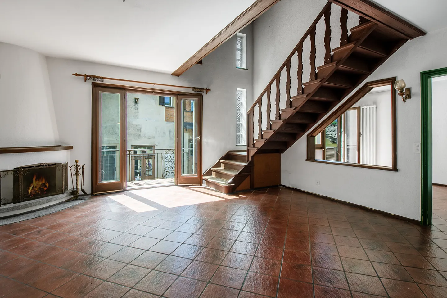 Maison de cœur confortable avec de grandes pièces - Photo 2 sur 8