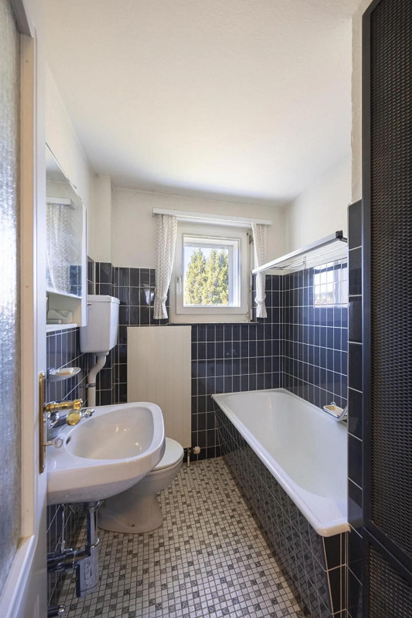 4.5-Room Corner House with Surroundings - Photo 11 of 14