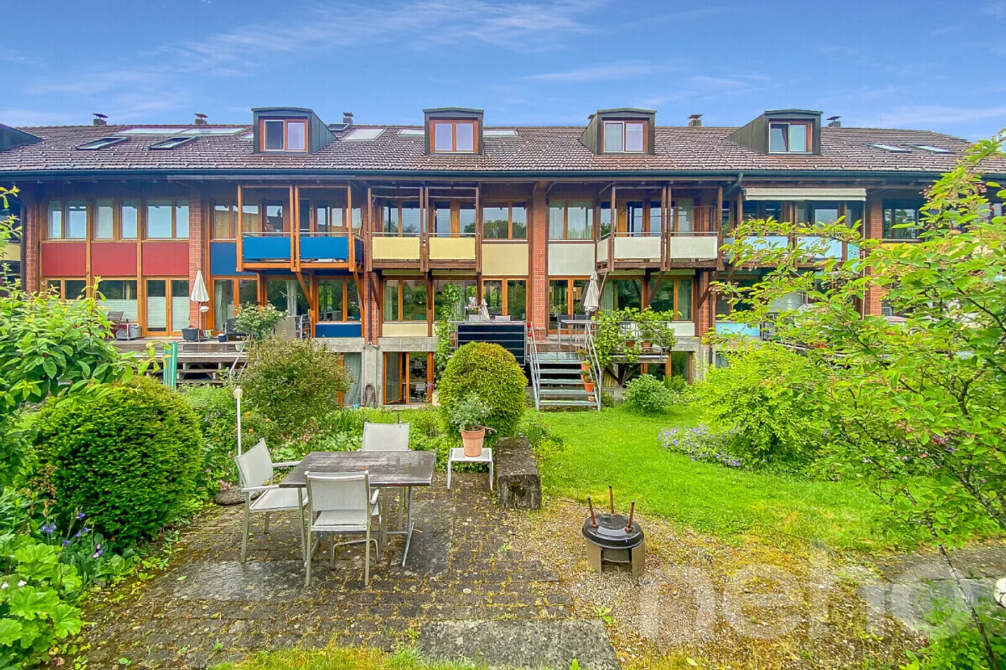 Casa a schiera spaziosa con bellissimo giardino - Foto 3 di 13