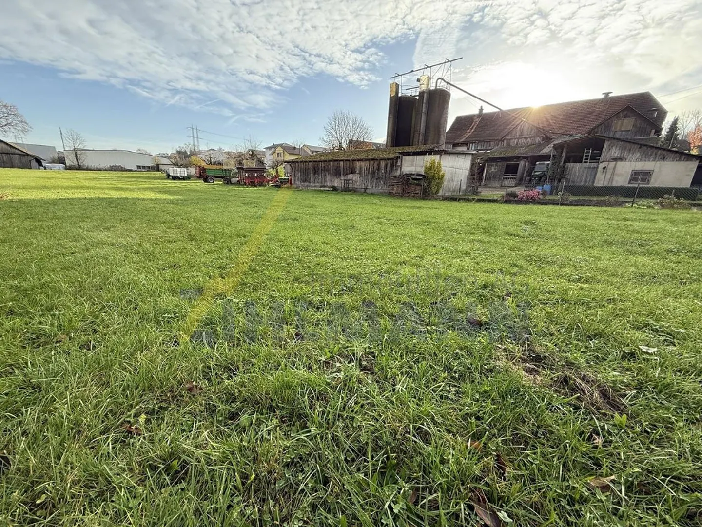 Grosszügiges Bauland mit Bauernhaus - Foto 1 von 15
