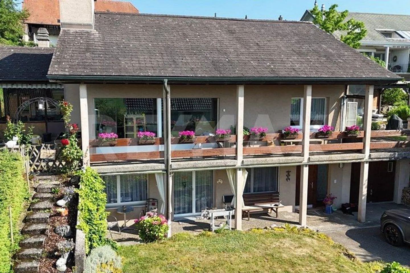 Freistehendes Zwei-Generationenhaus - Foto 2 von 13