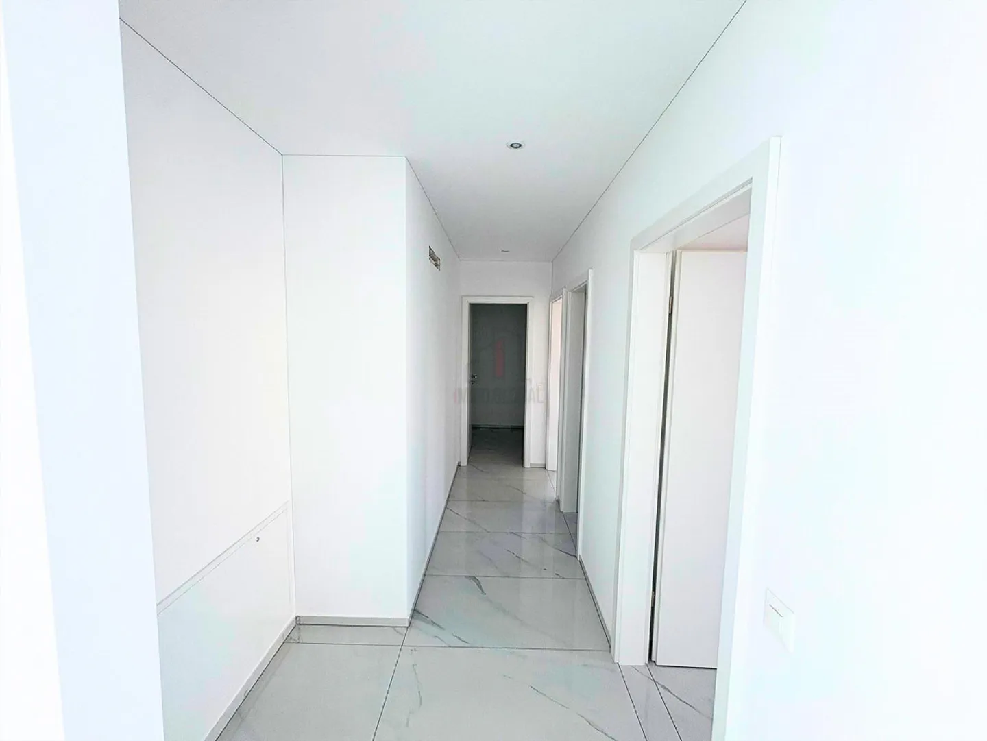 Appartamento moderno con terrazza - Foto 5 di 11