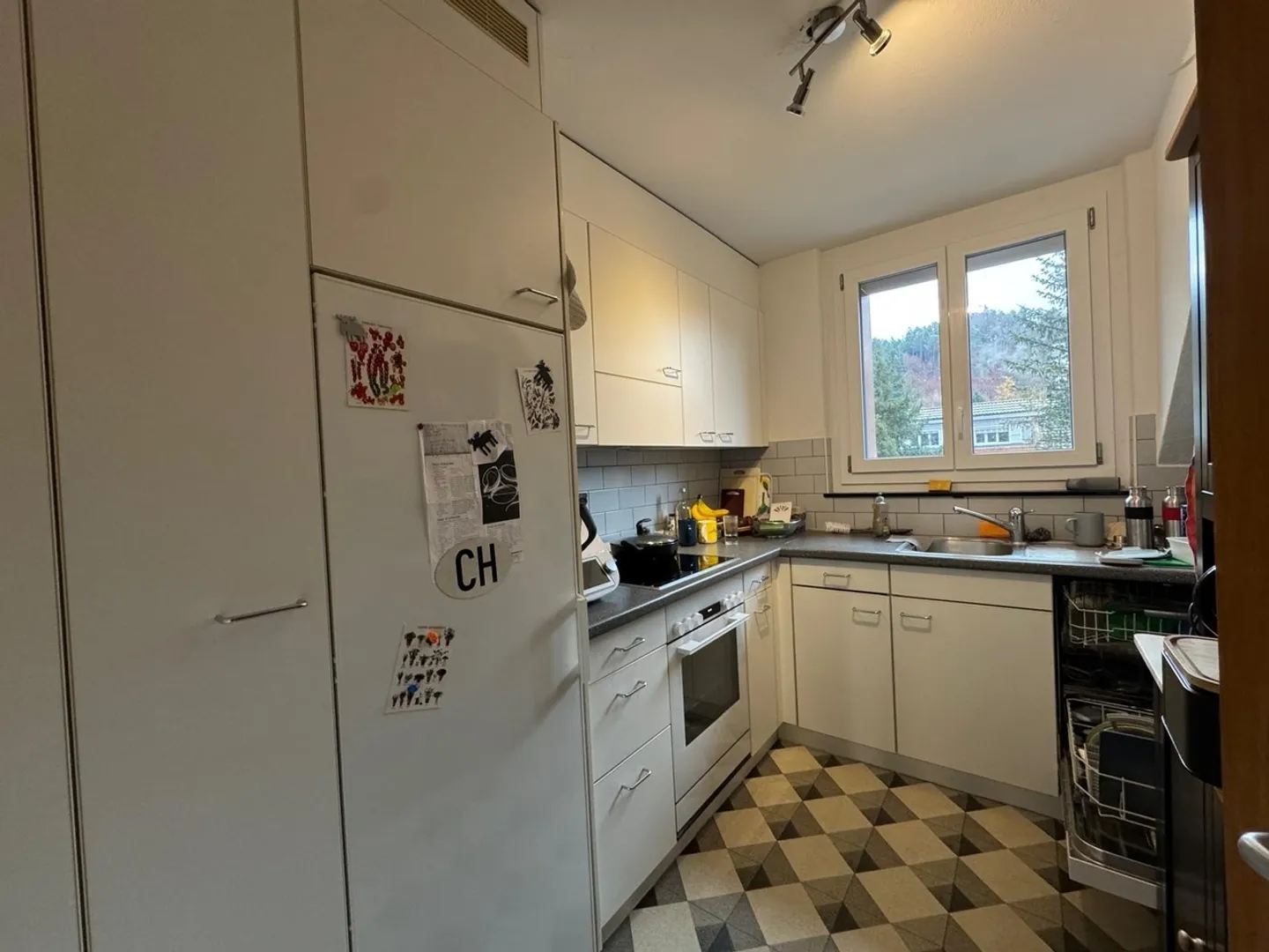 COZY AND SUNNY - Photo 2 of 8