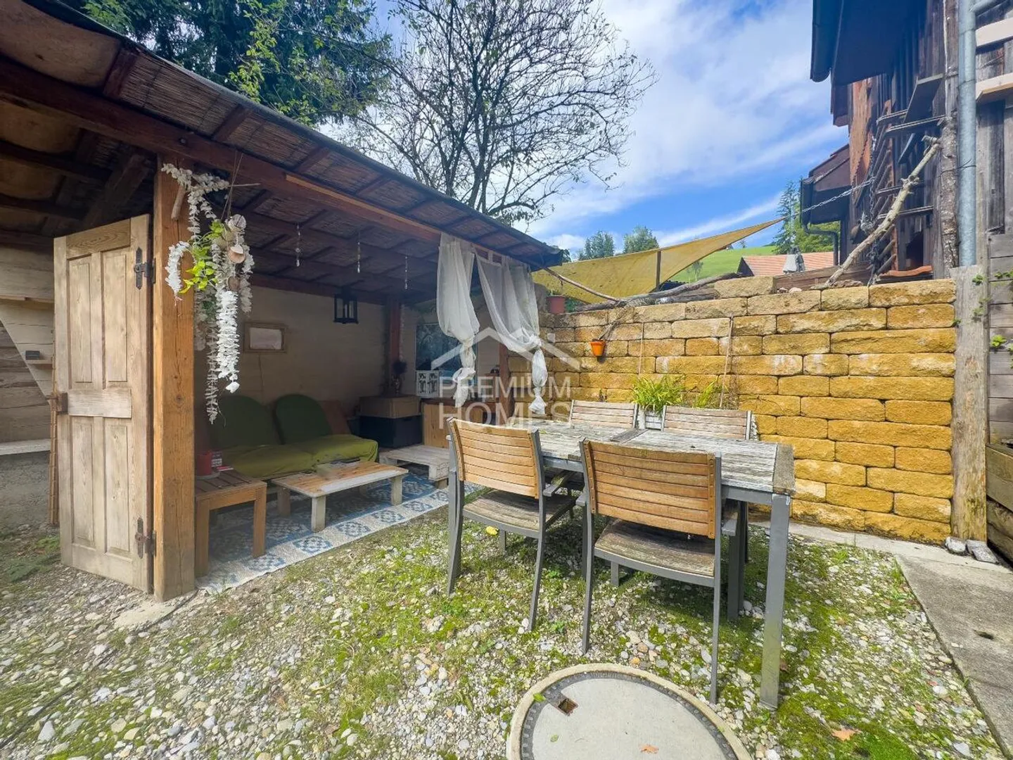 Stepped house for sale - Photo 3 of 10