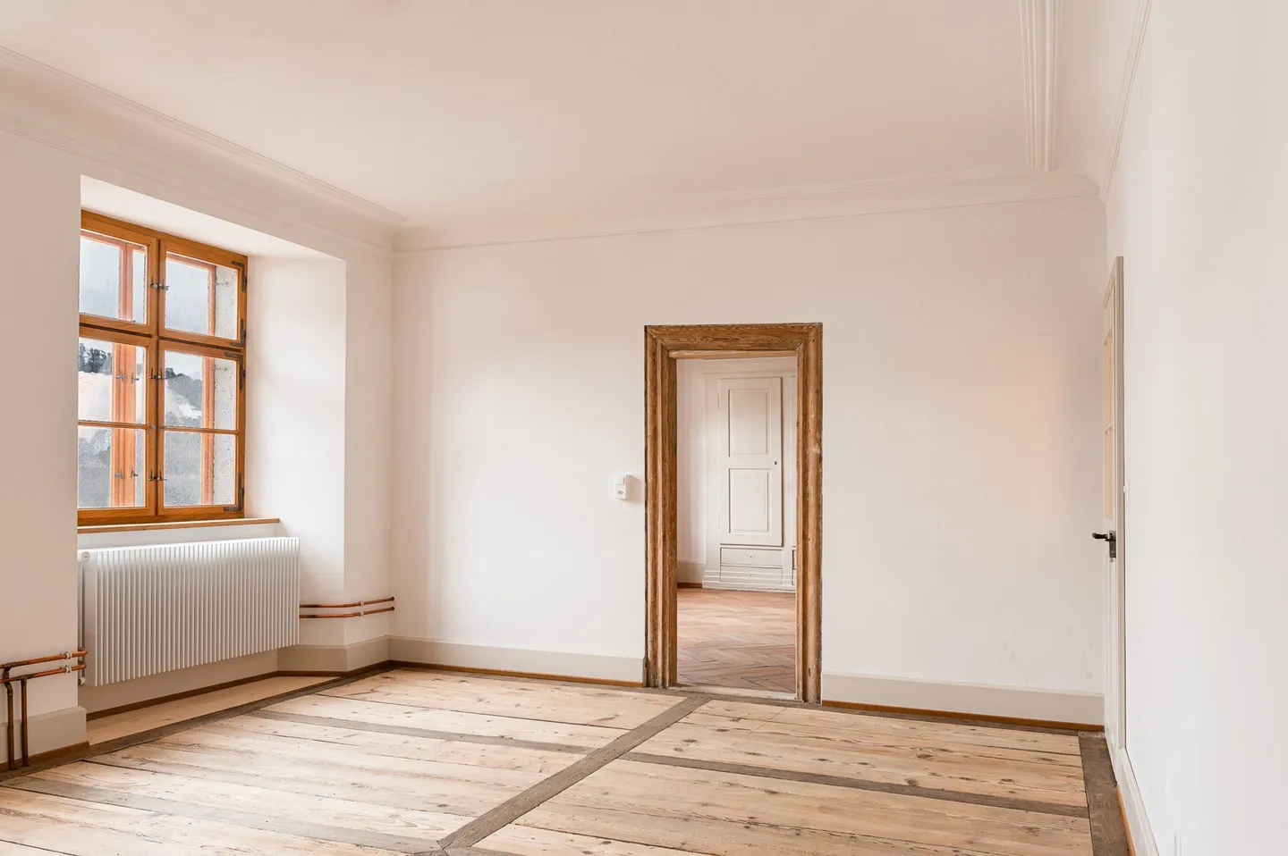 Stylish 4-Room Apartment with Charm and Cozy Atmosphere - Photo 1 of 12