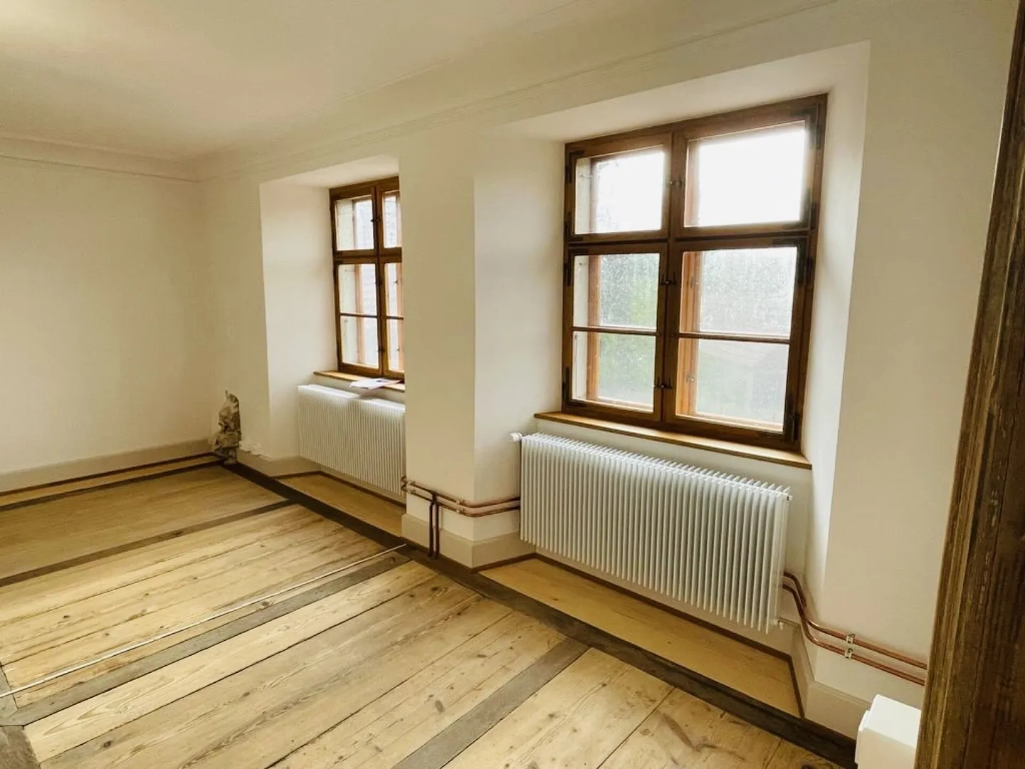 Stylish 4-Room Apartment with Charm and Cozy Atmosphere - Photo 2 of 12