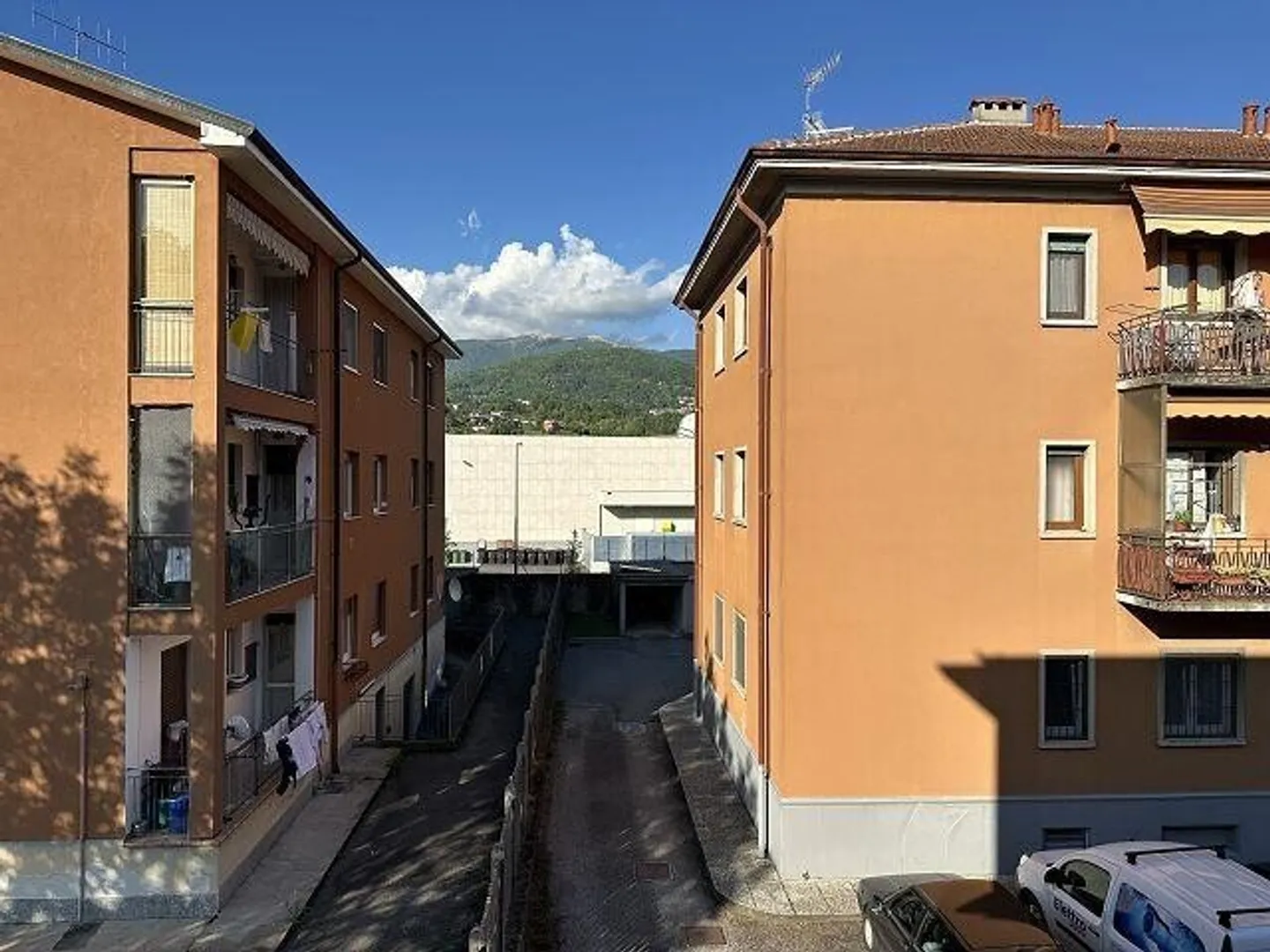 Renovated 3.5 Room Apartment on the 2nd Floor near the Train Station - Photo 13 of 13
