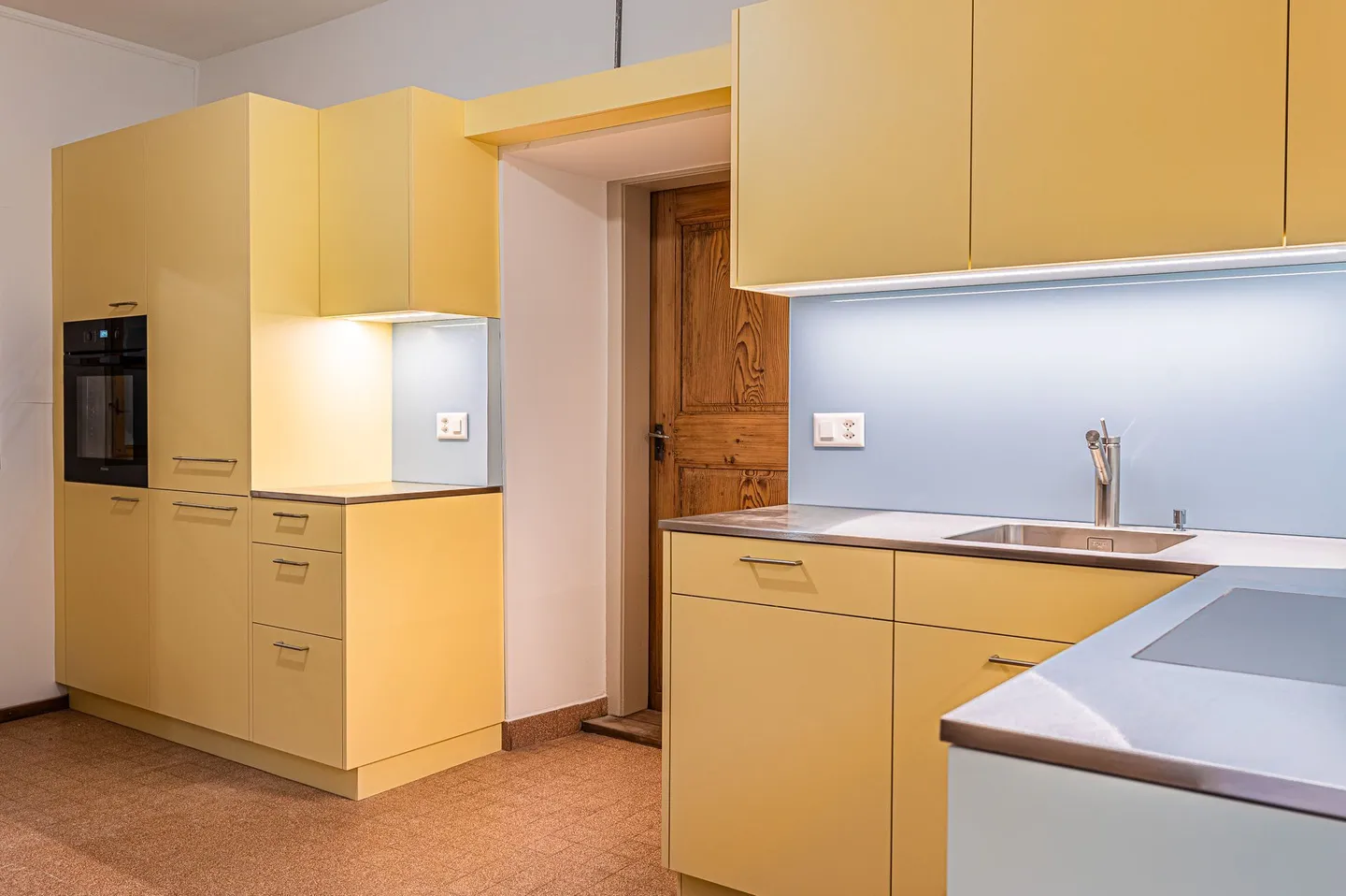 Stylish 4-Room Apartment with Charm and Cozy Atmosphere - Photo 6 of 12