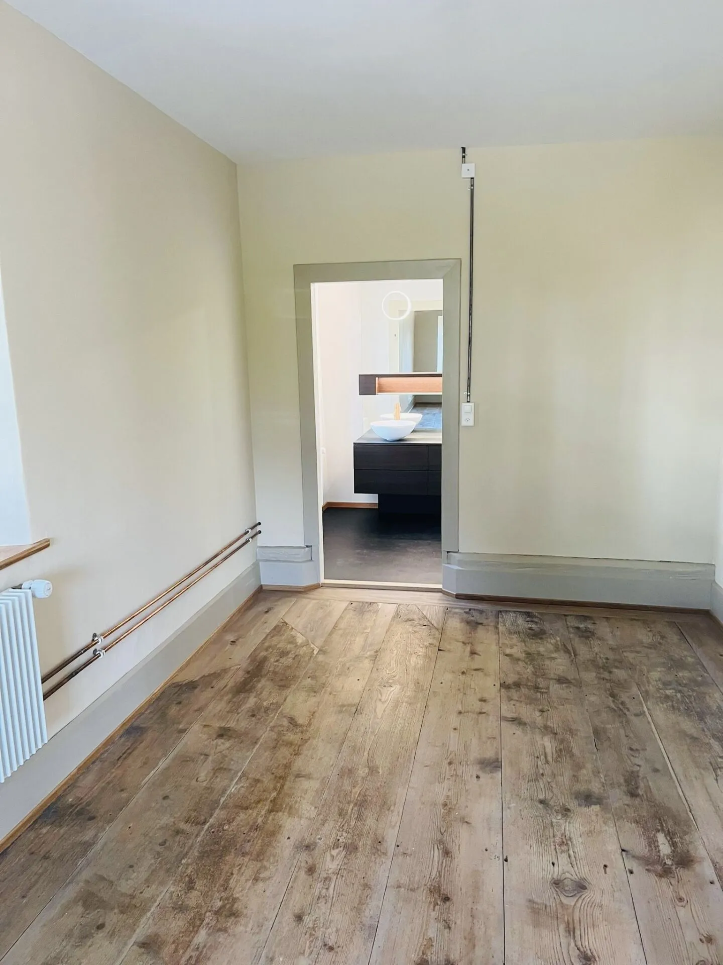 Stylish 4-Room Apartment with Charm and Cozy Atmosphere - Photo 8 of 12