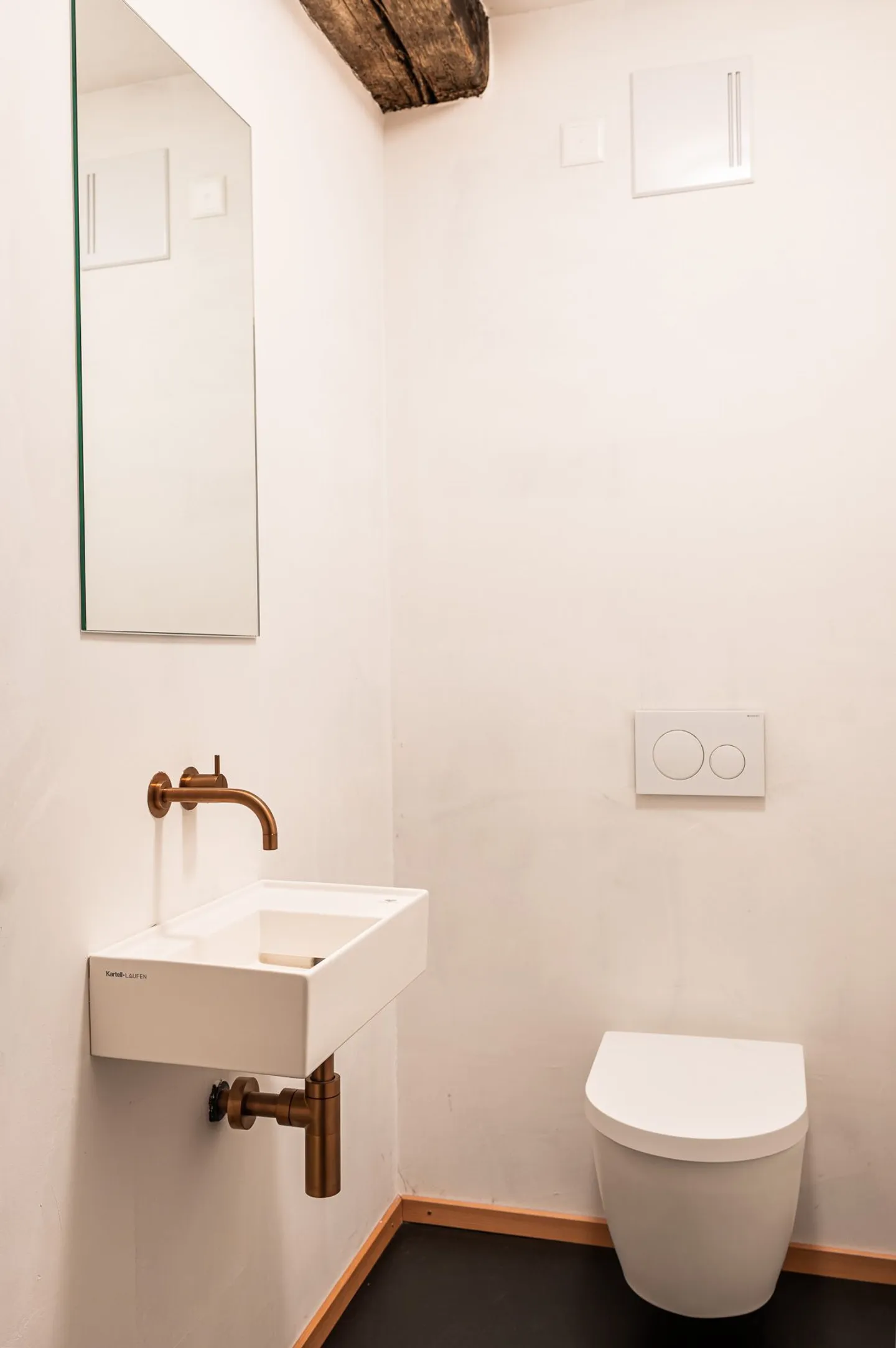 Stylish 4-Room Apartment with Charm and Cozy Atmosphere - Photo 10 of 12